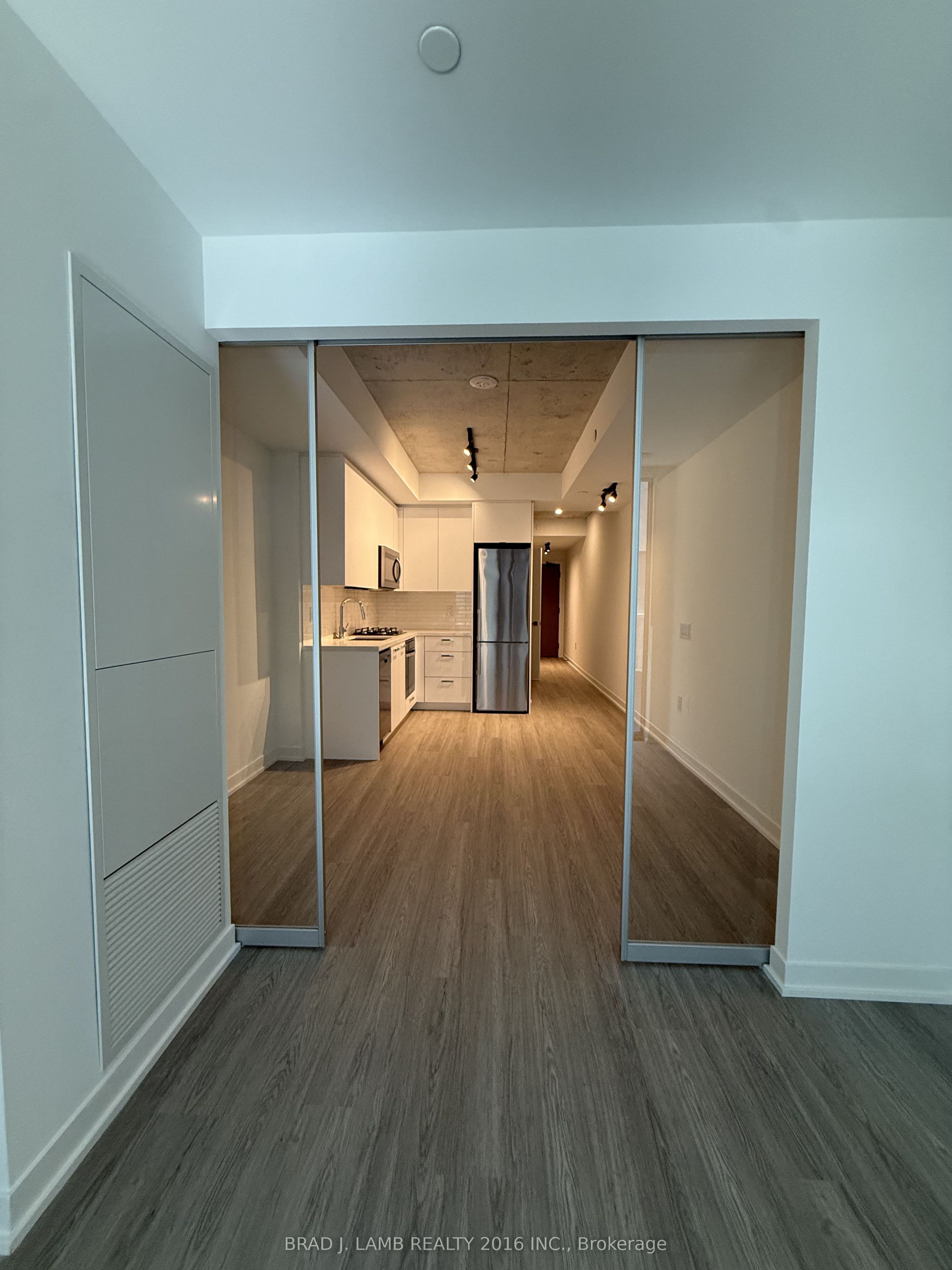 195 McCaul Street 216, Toronto, ON M5T 0E5 photo 3