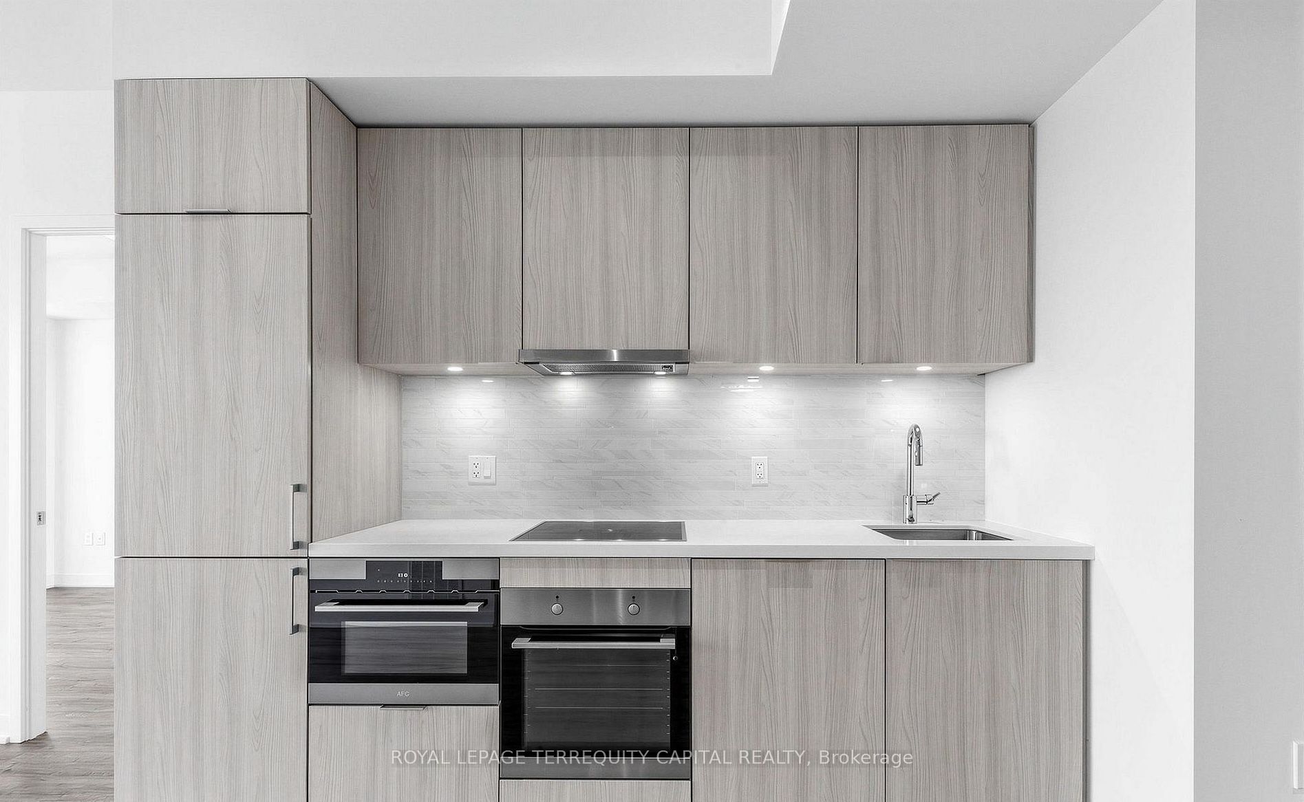 15 Queens Quay E 1901, Toronto, ON M5E 0C5 photo 3