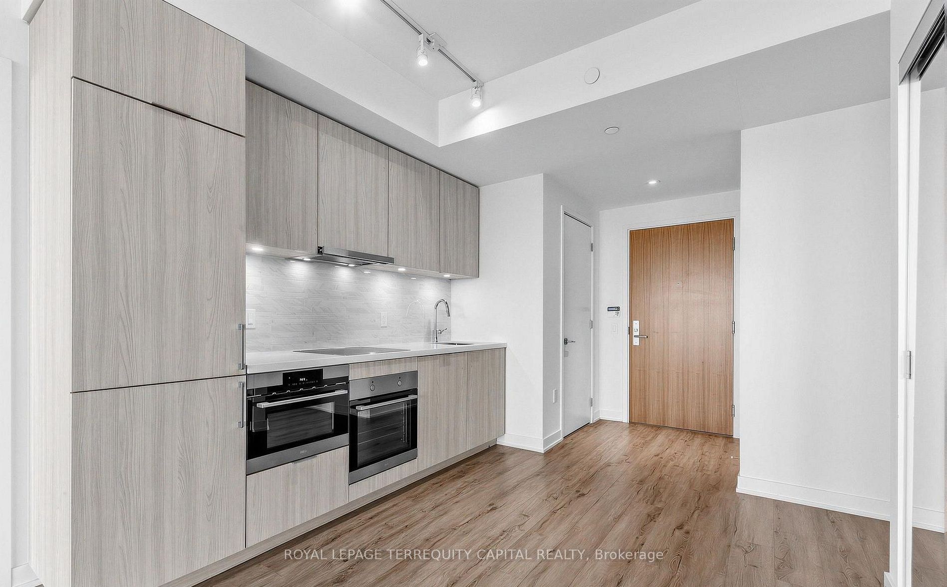 15 Queens Quay E 1901, Toronto, ON M5E 0C5 photo 4
