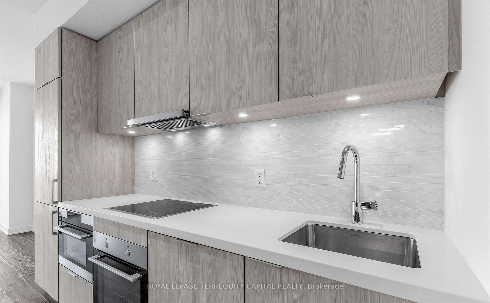 15 Queens Quay E 1901, Toronto, ON M5E 0C5 photo 5