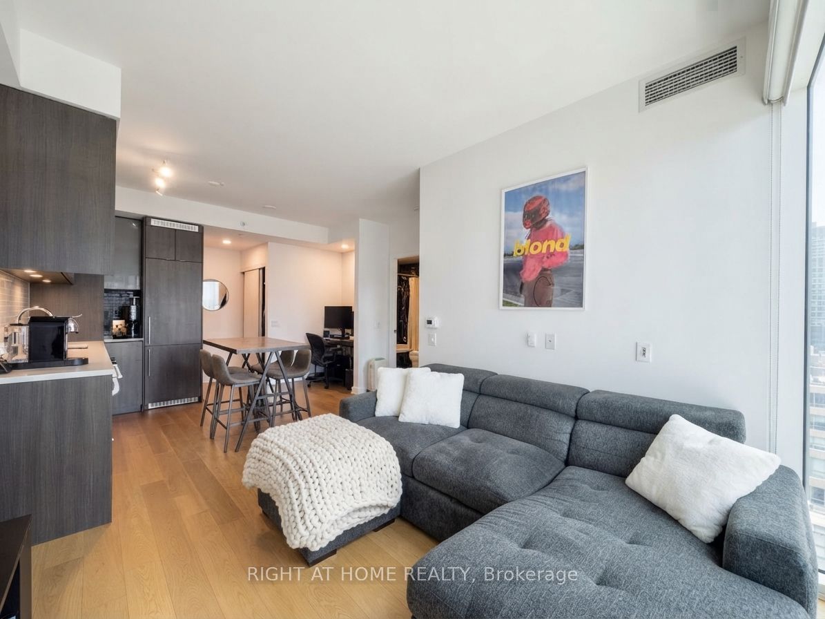 115 Blue Jays Way 1507, Toronto, ON M5V 0N4