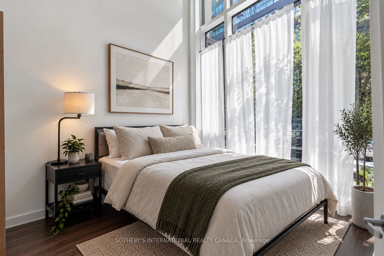 20 Bruyeres Mews TH7, Toronto, ON M5V 0G8 photo 4
