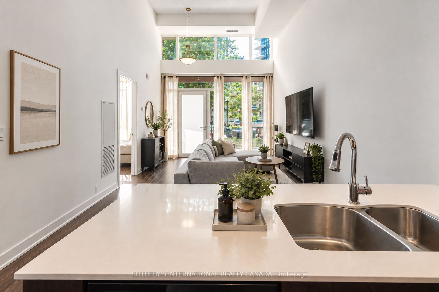 20 Bruyeres Mews TH7, Toronto, ON M5V 0G8 photo 5