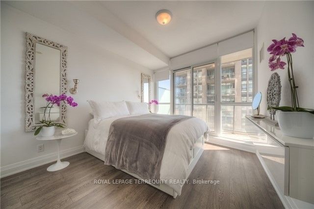 530 St Clair Avenue W 1106, Toronto, ON M6C 0A2 photo 4