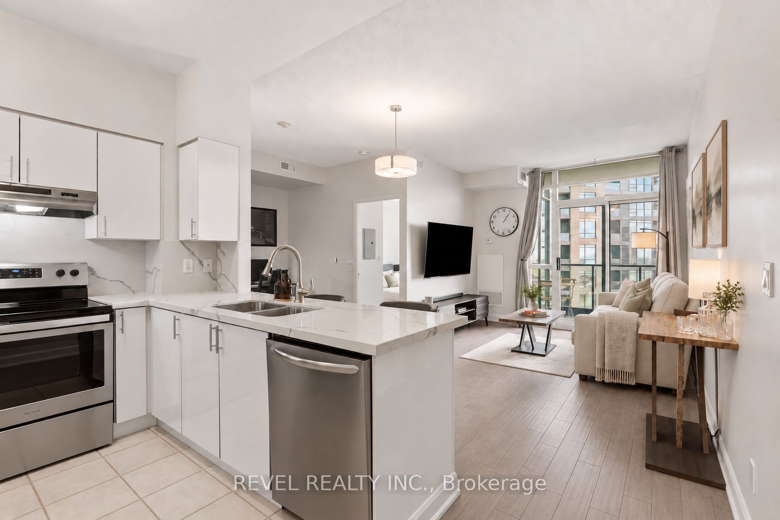 231 Fort York Boulevard 2001, Toronto, ON M5V 1B2 photo 2