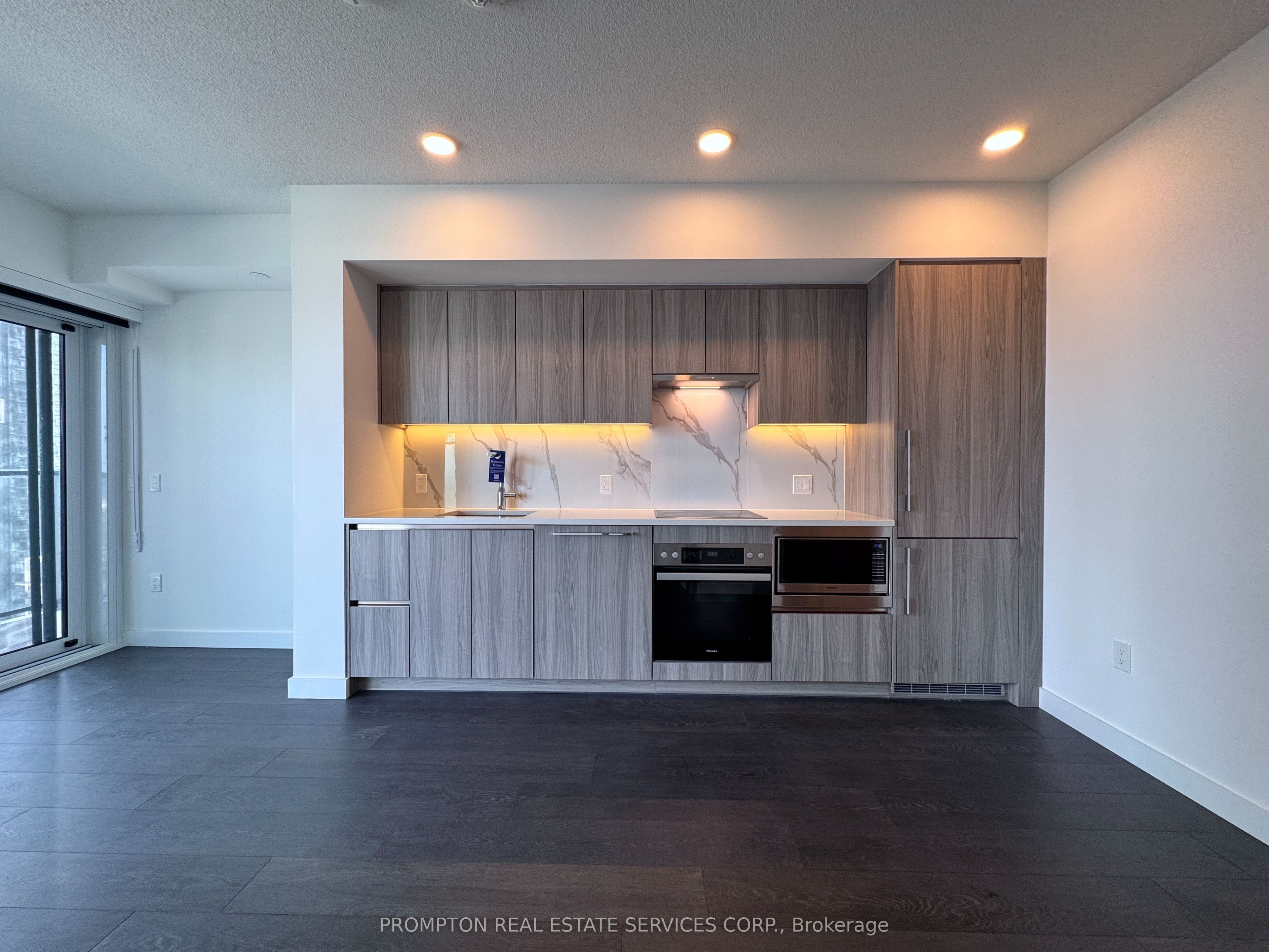 1 Concord Cityplace Way 1709, Toronto, ON M5V 0X3 photo 2