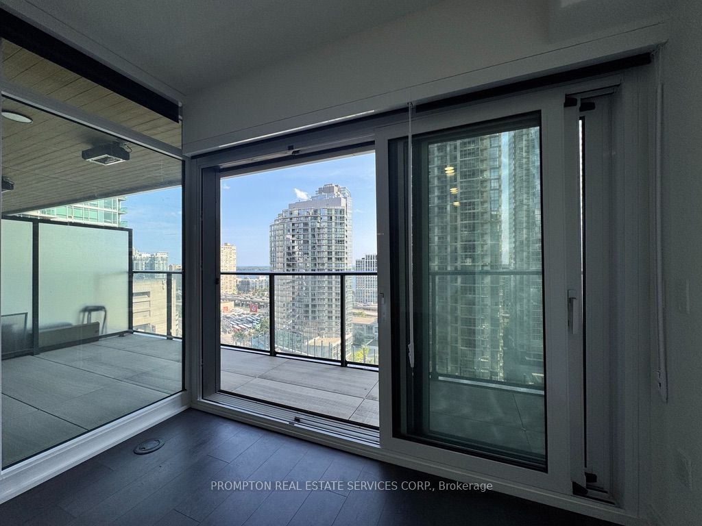 1 Concord Cityplace Way 1709, Toronto, ON M5V 0X3 photo 4