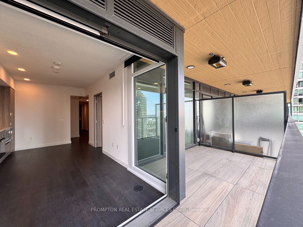 1 Concord Cityplace Way 1709, Toronto, ON M5V 0X3 photo 5