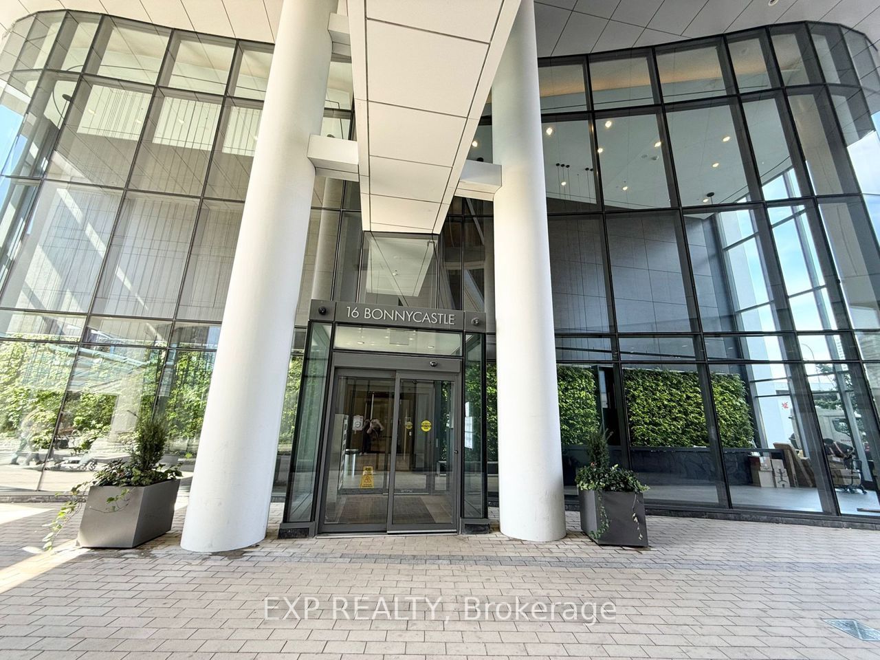 16 BONNYCASTLE Street 1604, Toronto, ON M5A 0C9 photo 2