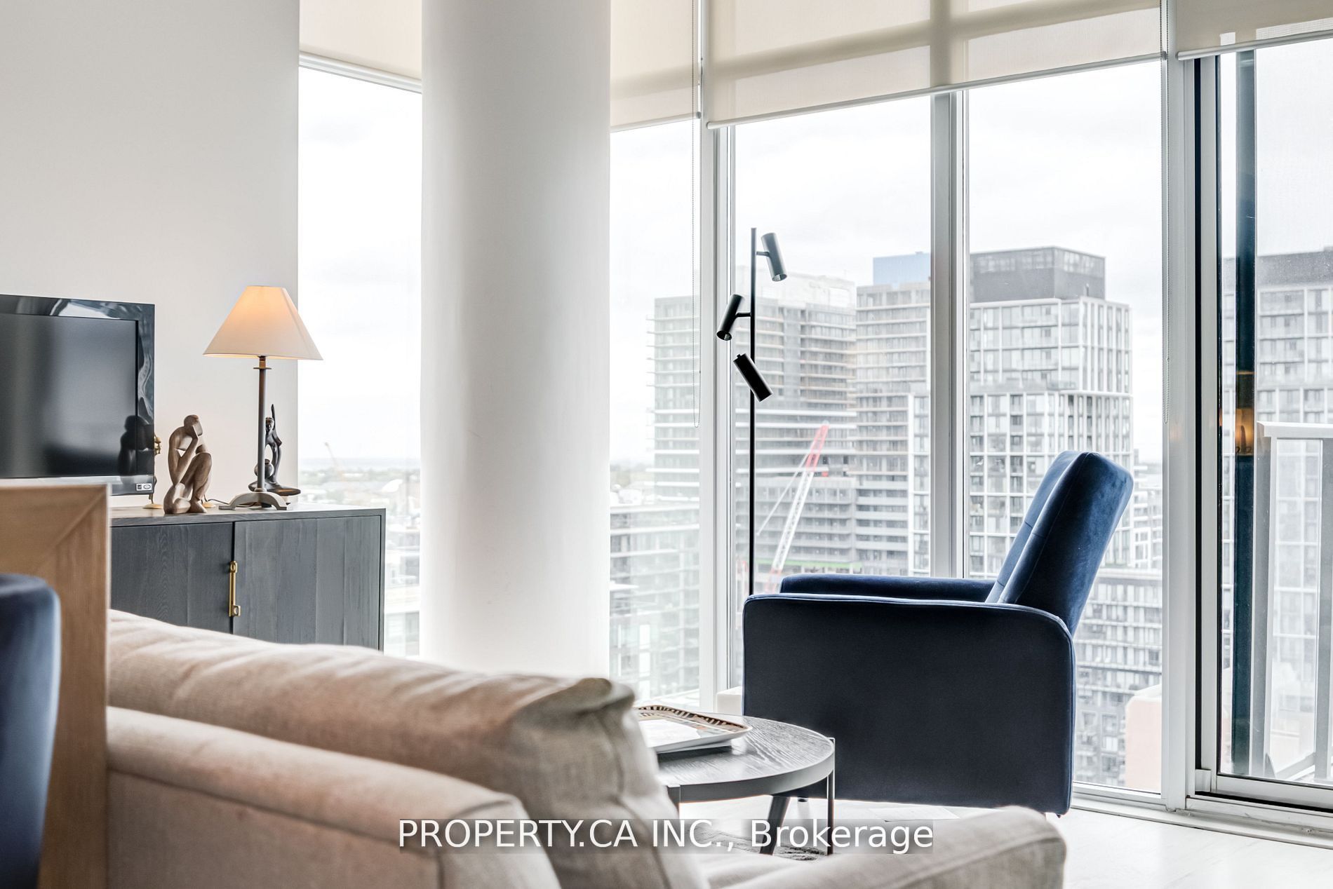 105 George Street 1905, Toronto, ON M5A 2N4 photo 2