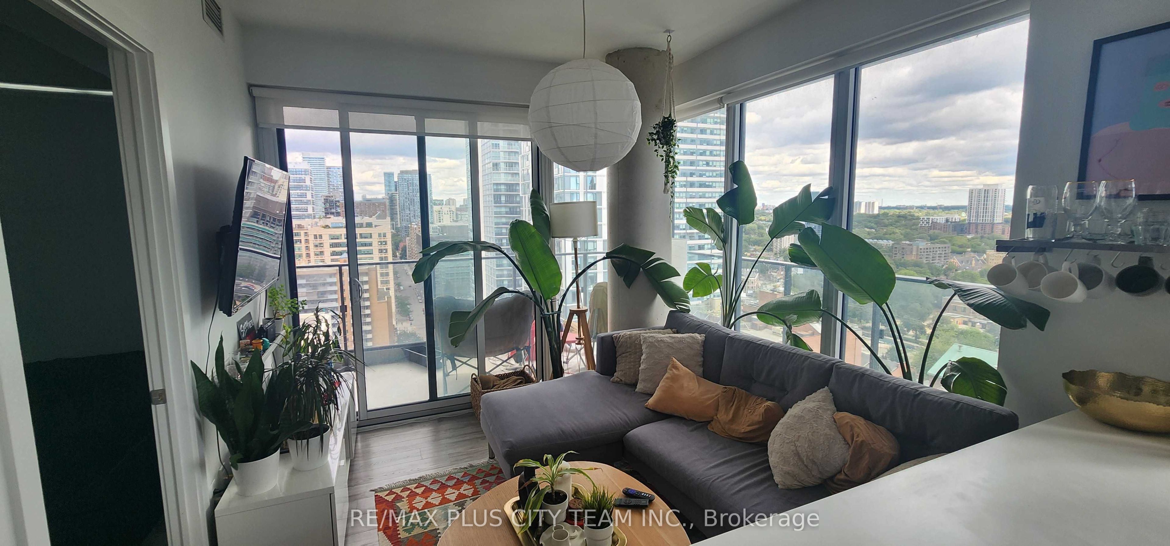 77 Shuter Street 2210, Toronto, ON M5B 0B8 photo 2