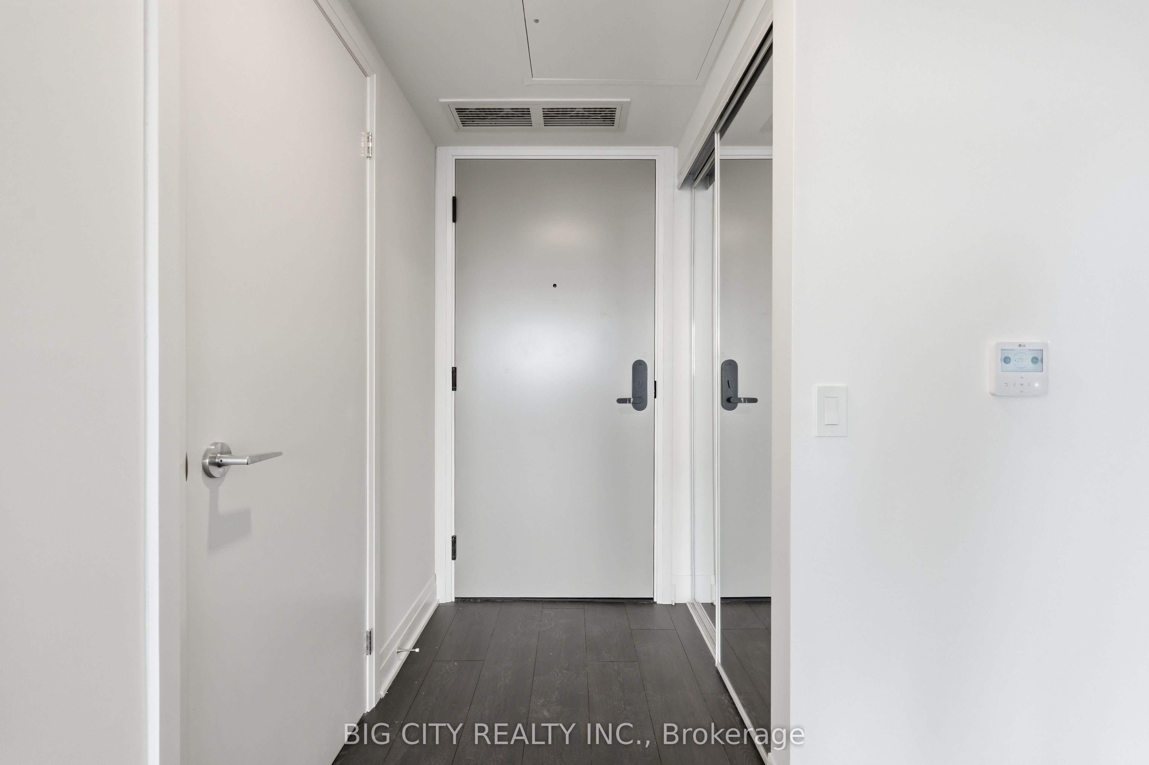 25 Frederick Todd Way 1908, Toronto, ON M4G 0C9 photo 2