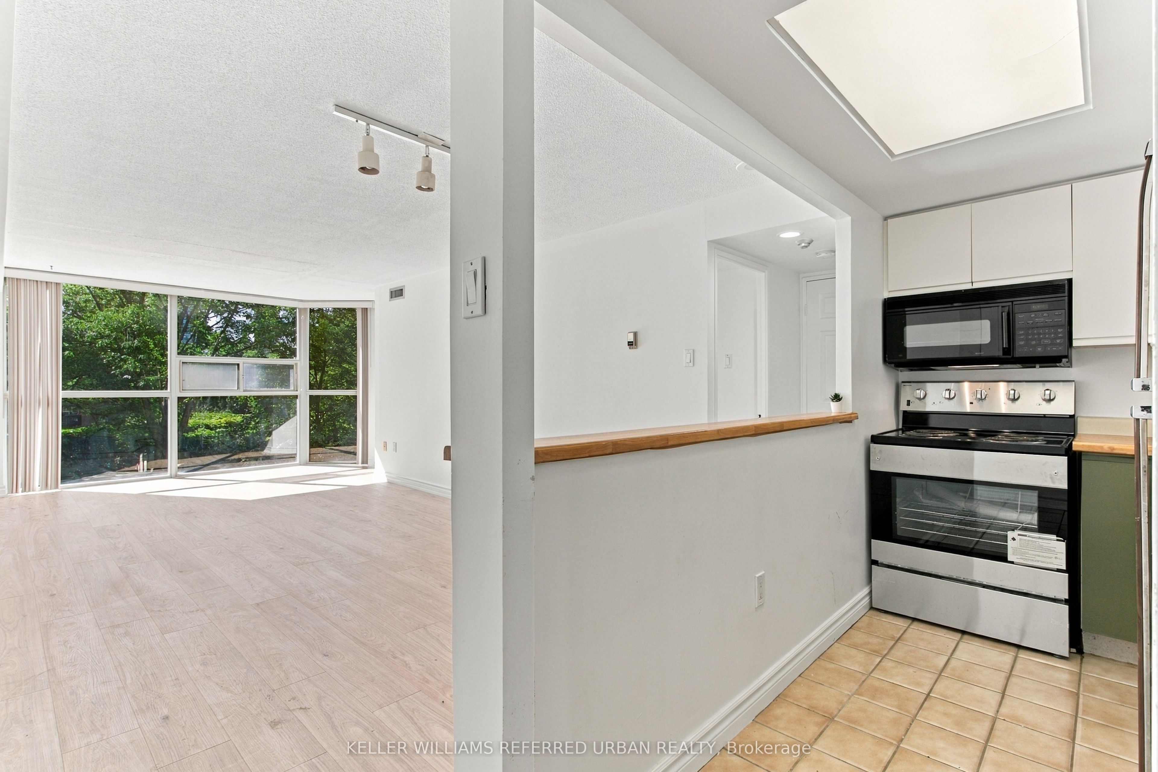705 King Street W 215, Toronto, ON M5V 2W8 photo 2