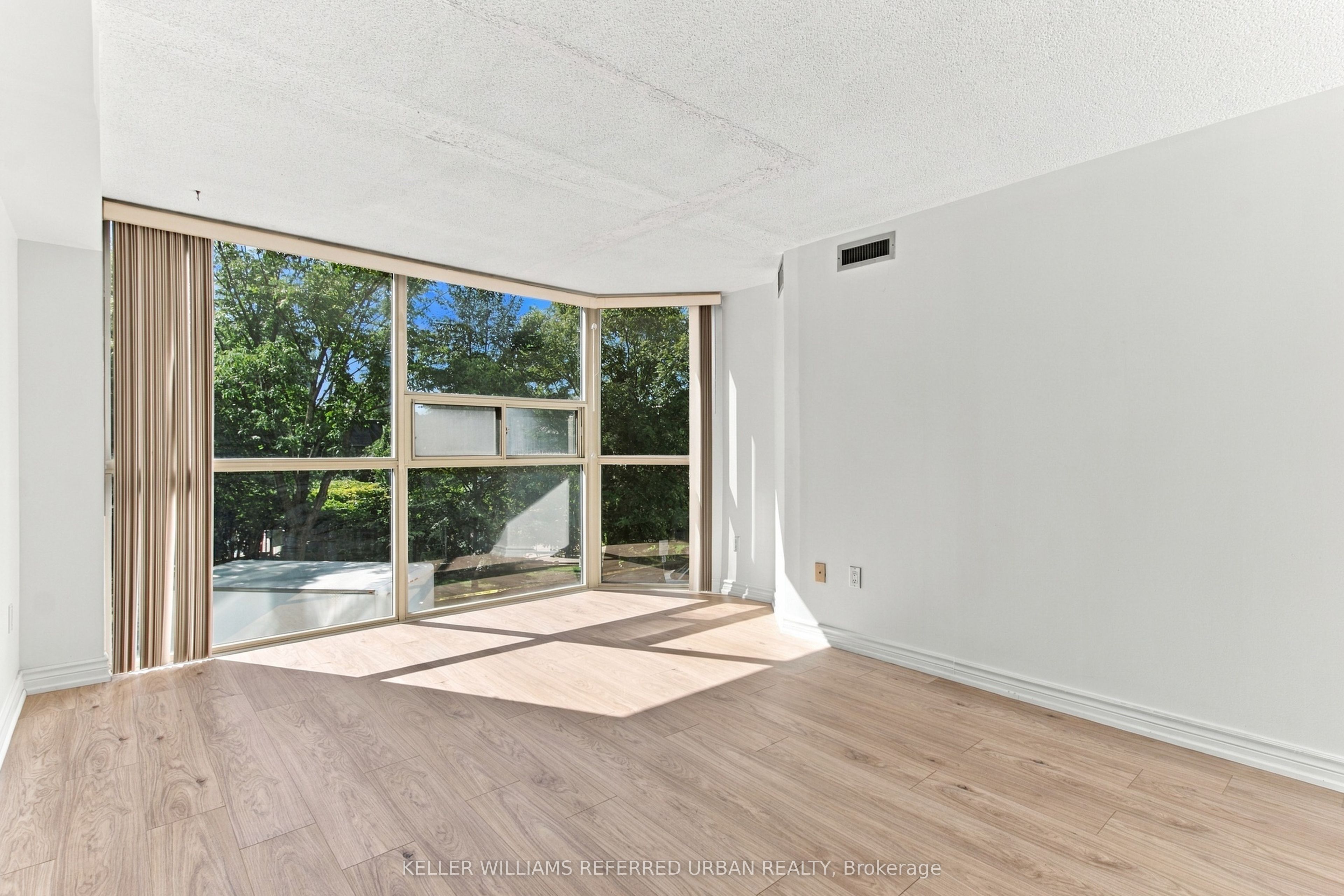 705 King Street W 215, Toronto, ON M5V 2W8 photo 5