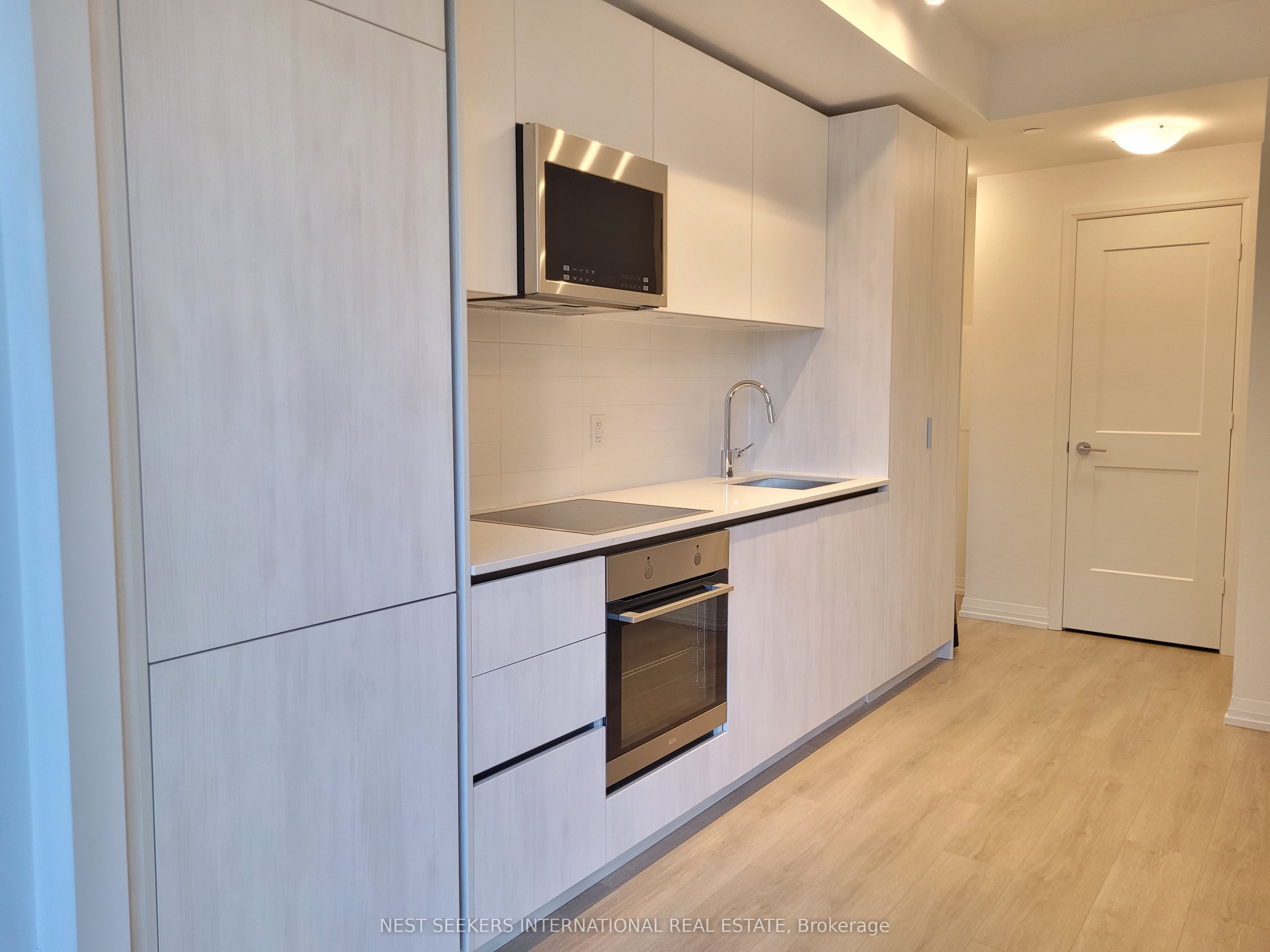 8 Widmer Street 2001, Toronto, ON M5V 0W6