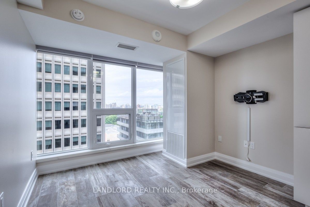 955 Bay Street 1714, Toronto, ON M5S 0C6 photo 3