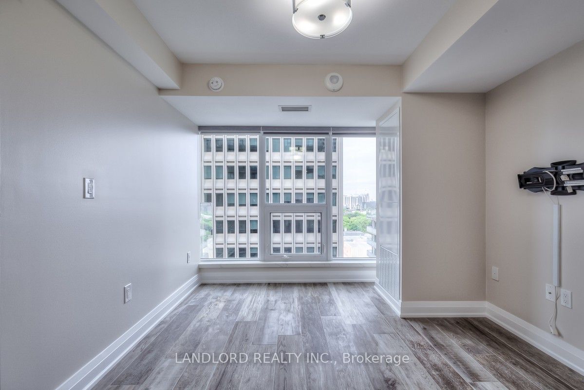 955 Bay Street 1714, Toronto, ON M5S 0C6 photo 4
