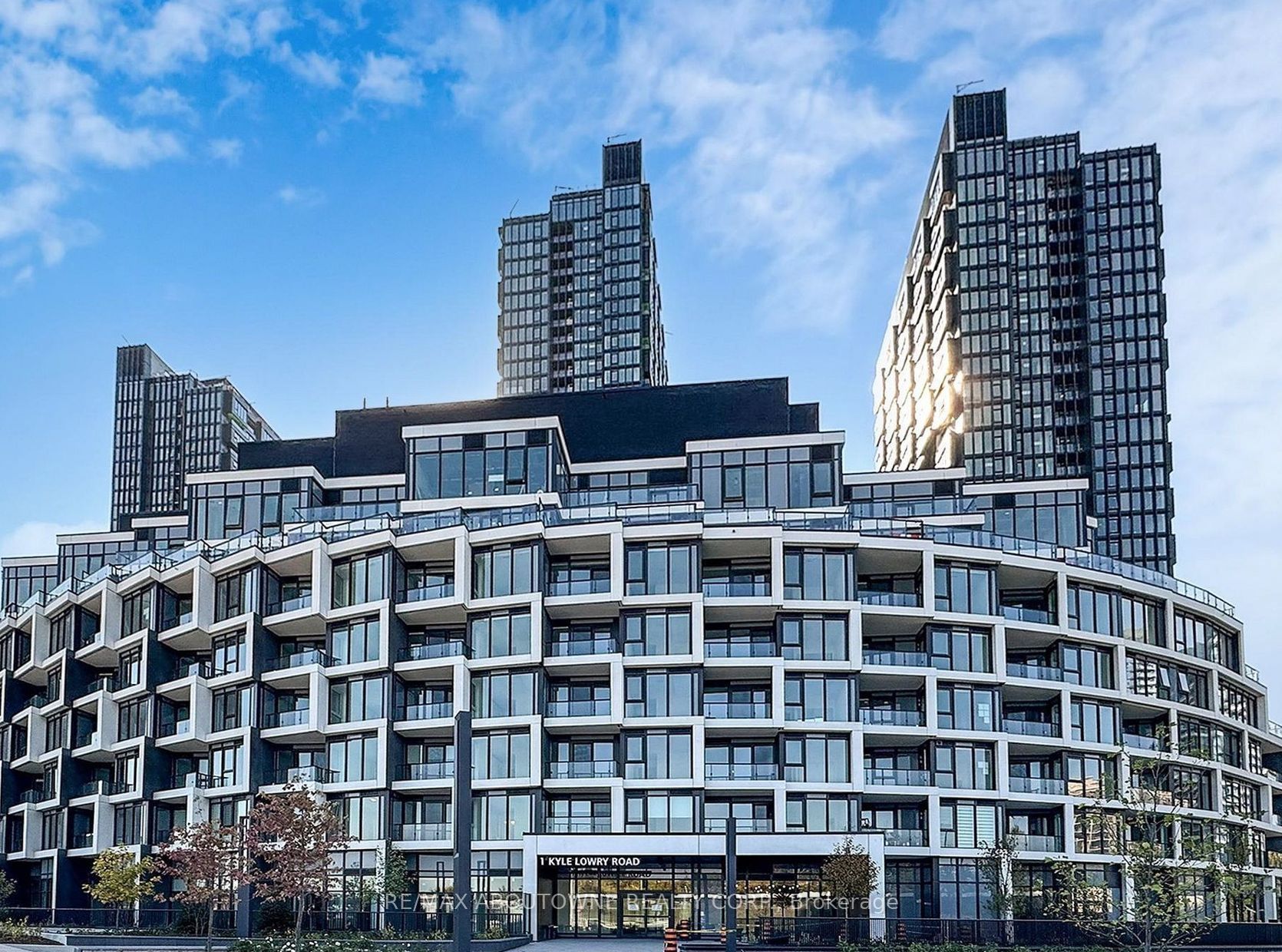 1 KYLE LOWRY RD Road 417, Toronto, ON M3C 0S6