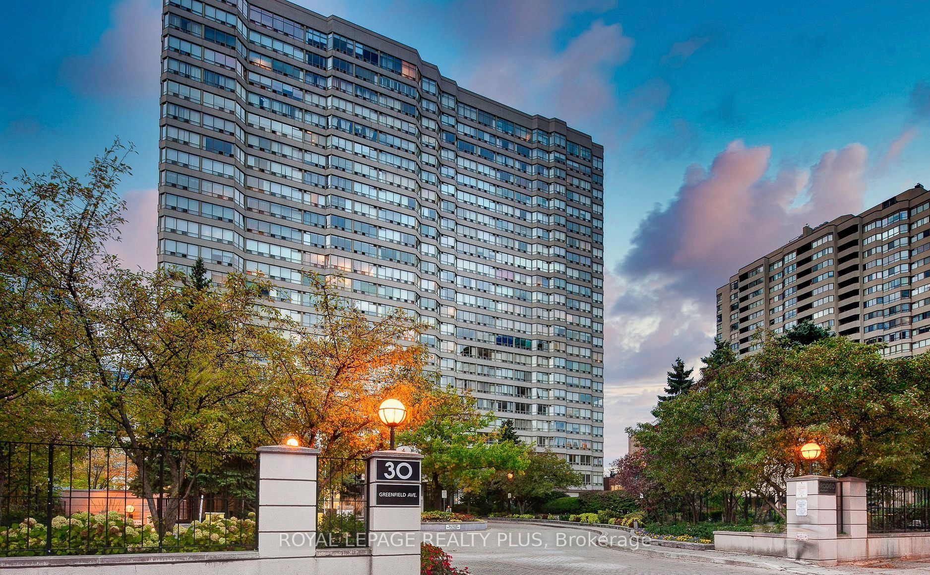 30 Greenfield Avenue 1714, Toronto, ON M2N 6N3