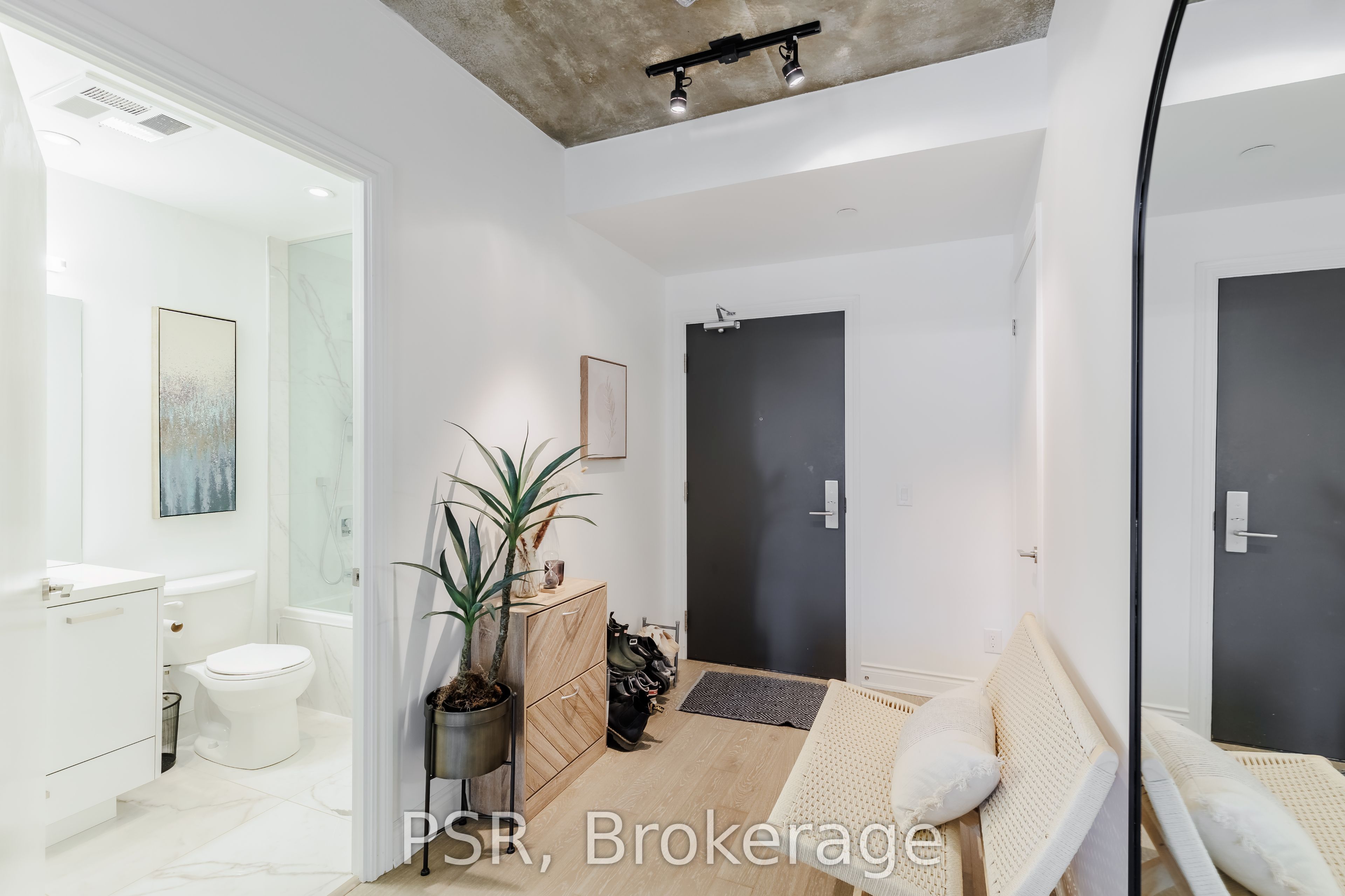 608 Richmond Street 317, Toronto, ON M5V 0N9 photo 2