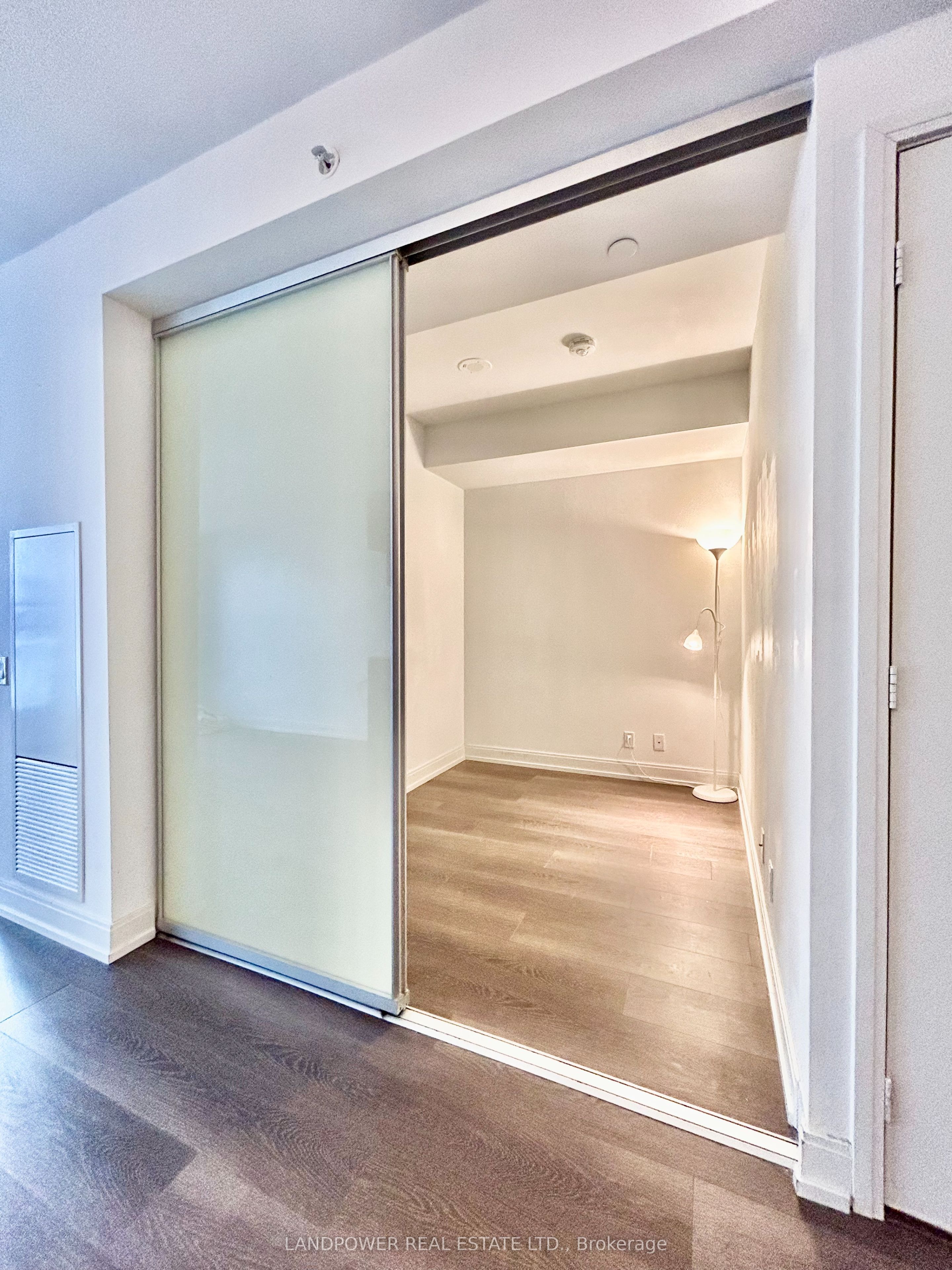 181 N Dundas Street E 5002, Toronto, ON M5A 0N5 photo 3