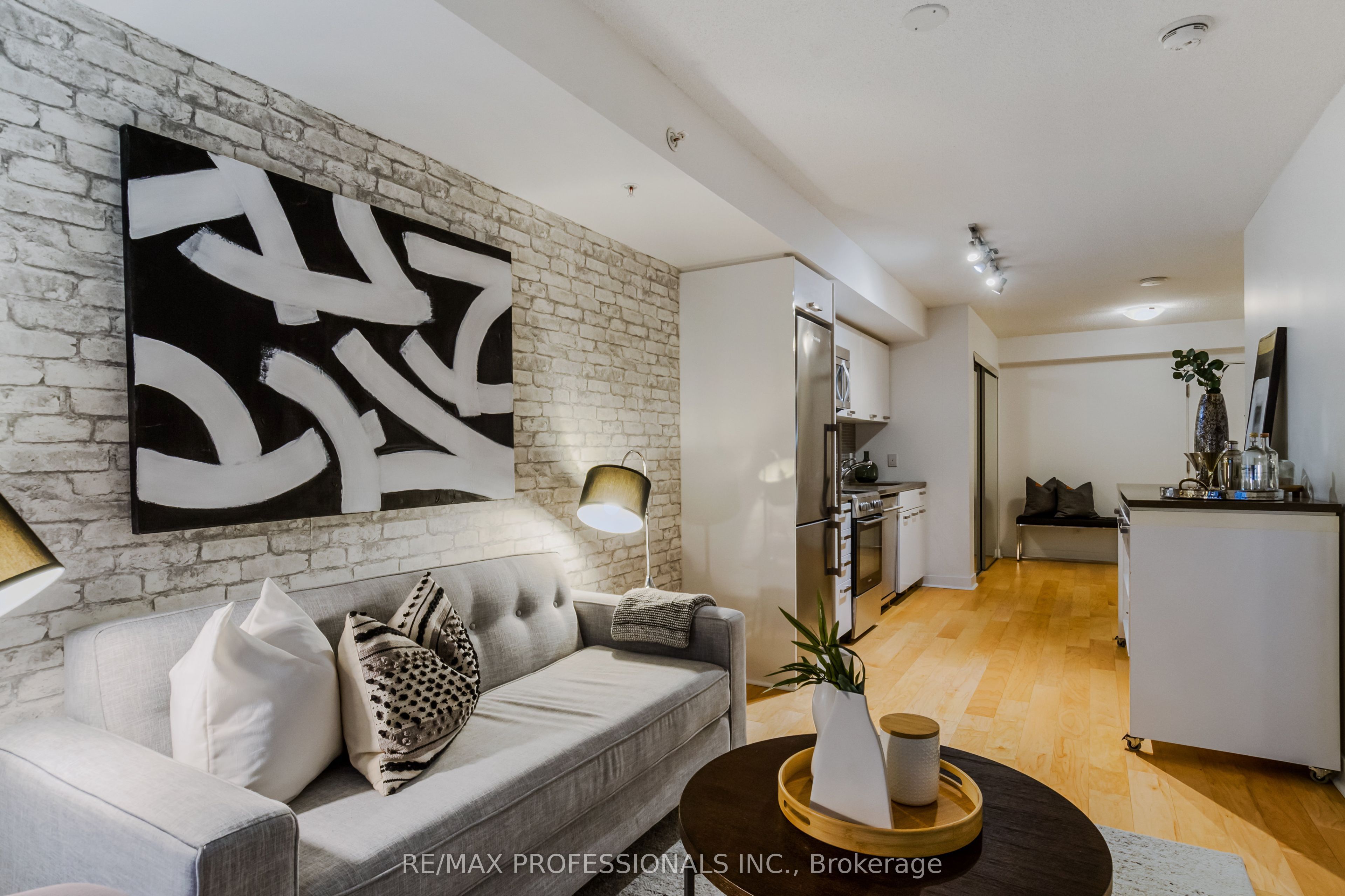 295 Adelaide Street W 522, Toronto, ON M5V 0L4 photo 3