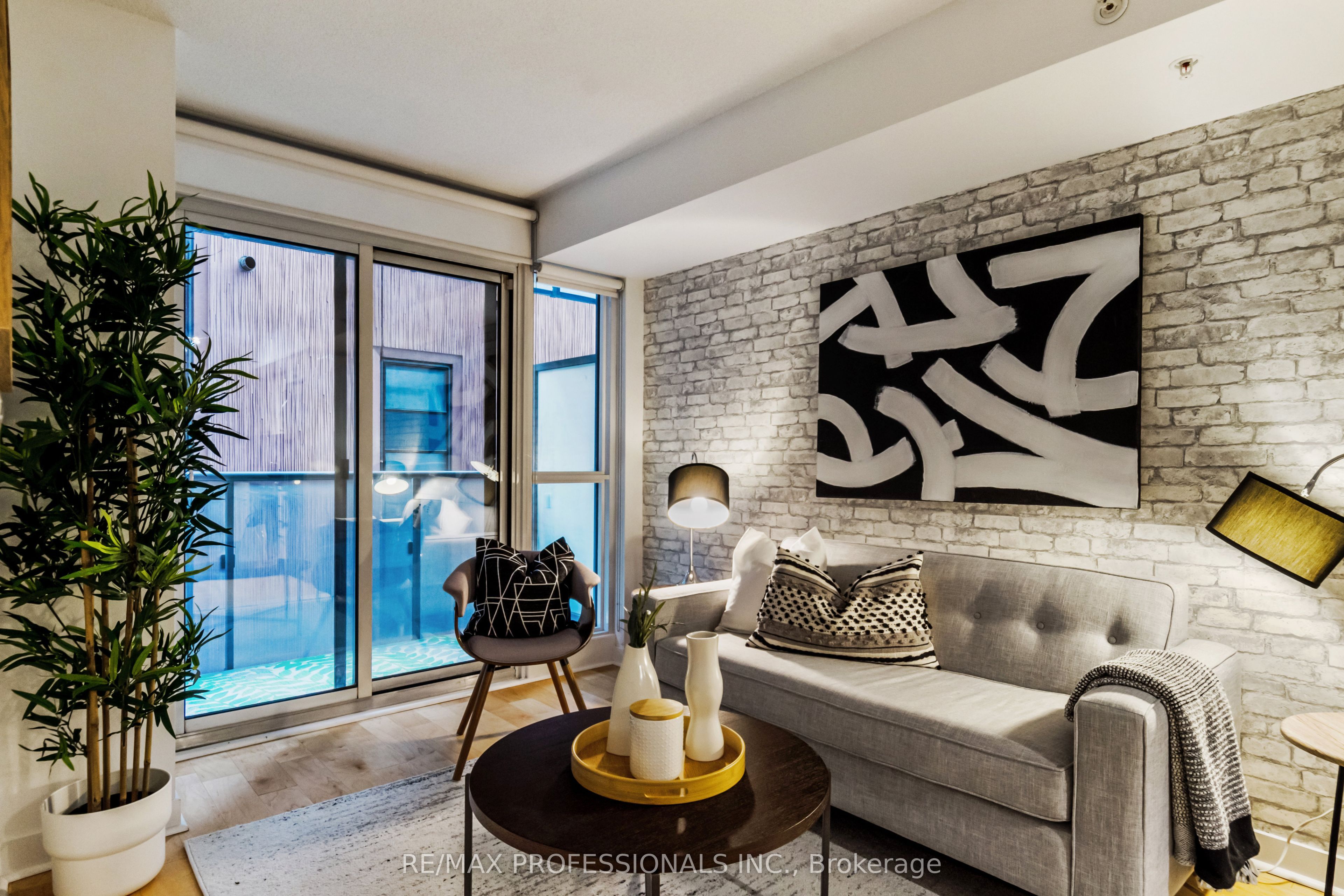 295 Adelaide Street W 522, Toronto, ON M5V 0L4 photo 4