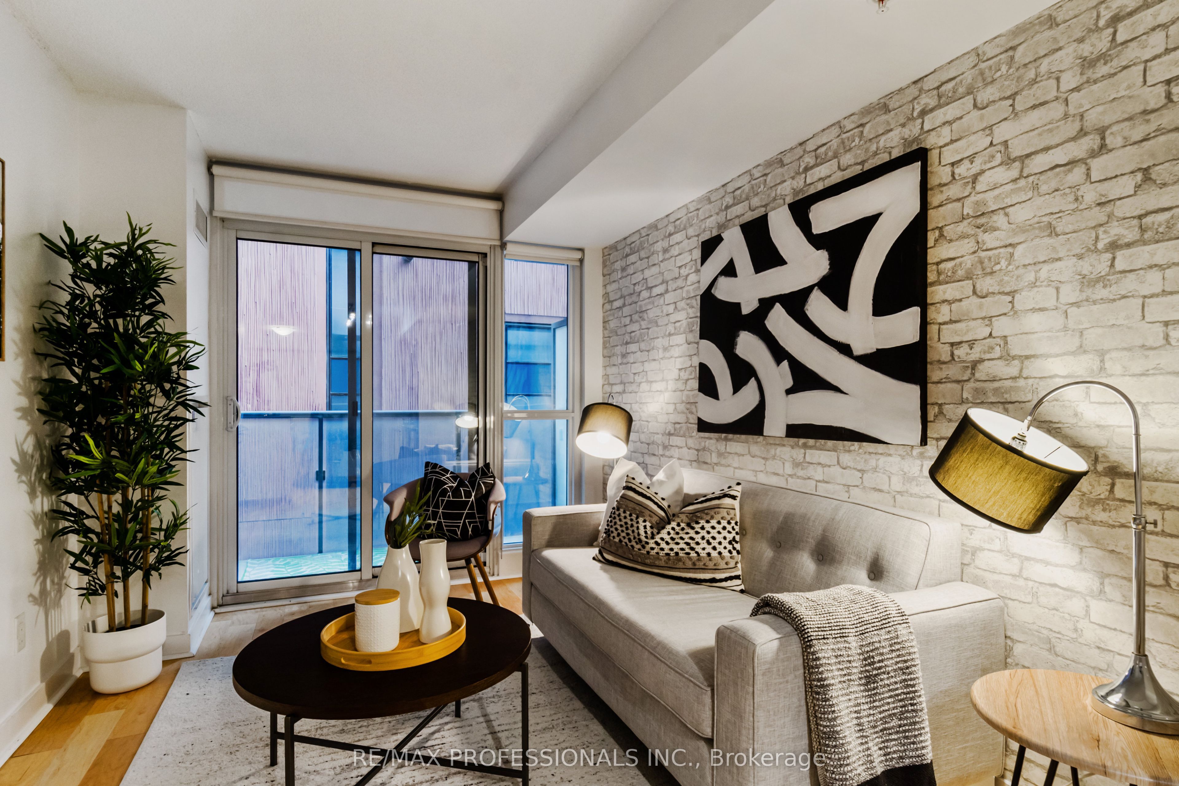 295 Adelaide Street W 522, Toronto, ON M5V 0L4 photo 5