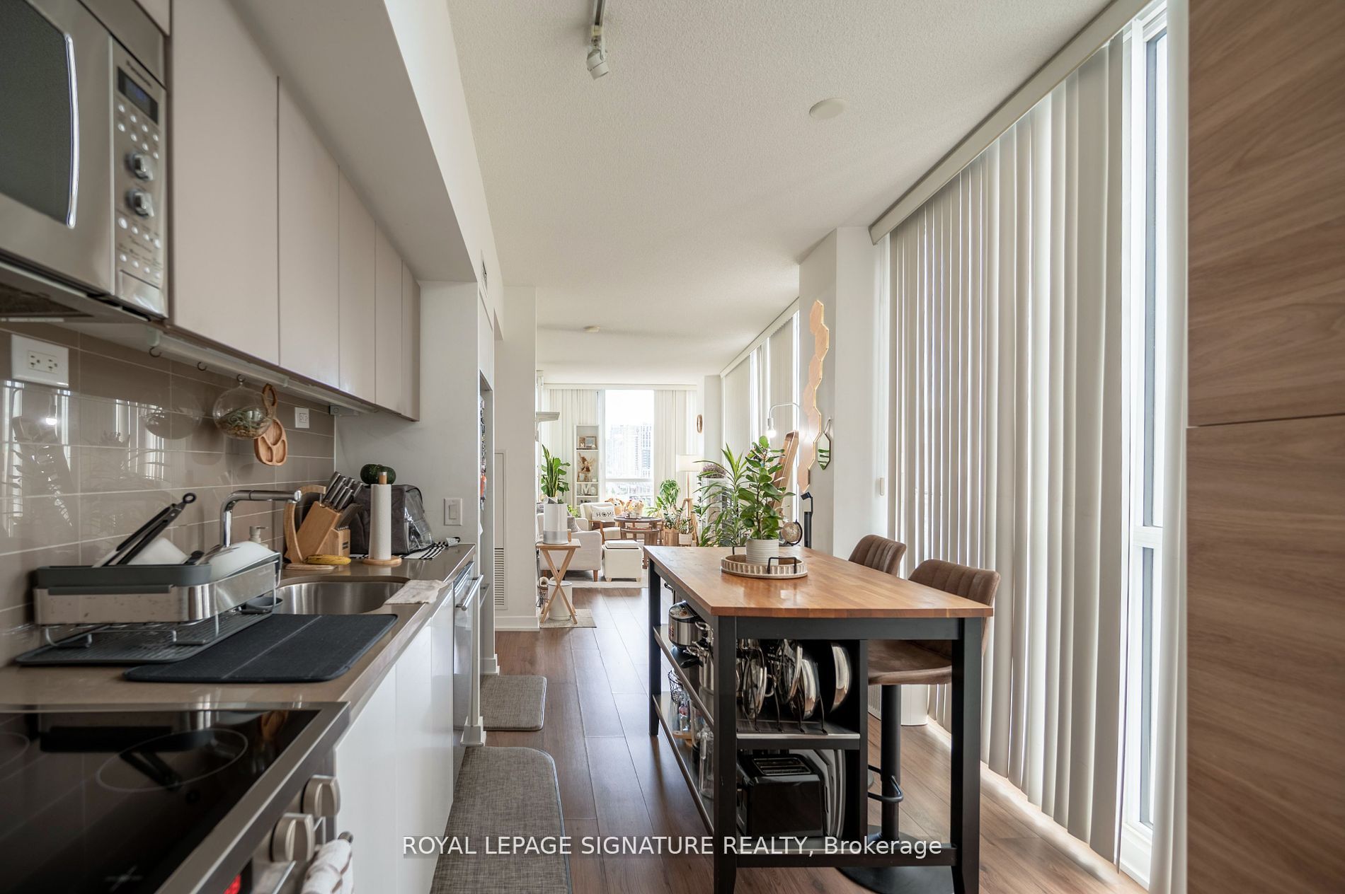 75 Queens Wharf Road 607, Toronto, ON M5V 0J8 photo 2