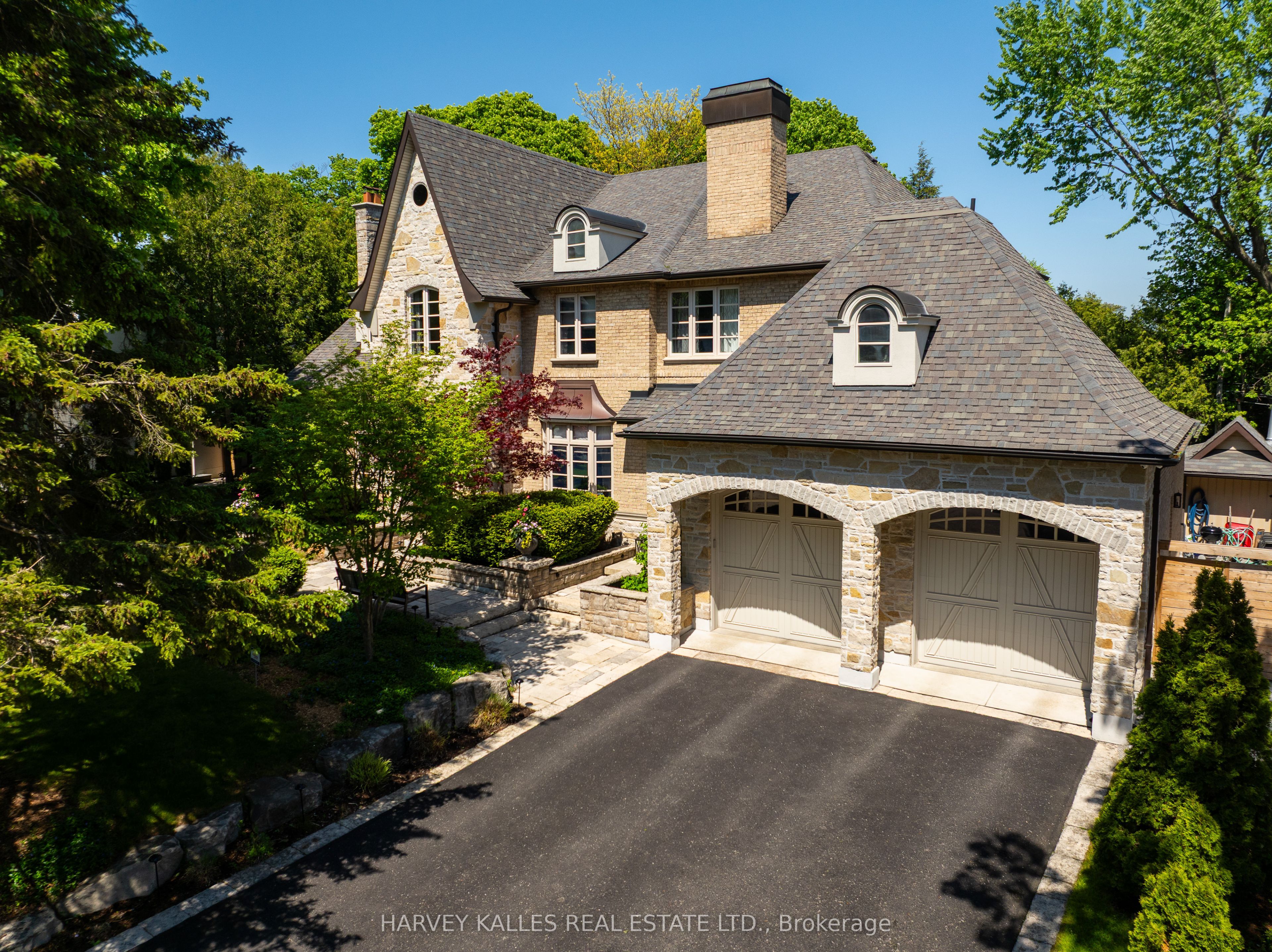 14 Denewood Crescent, Toronto, ON M3B 1M5 photo 2
