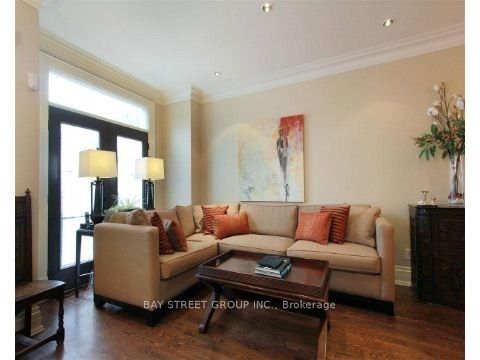 376 Lippincott Street, Toronto, ON M5S 2P7 photo 2