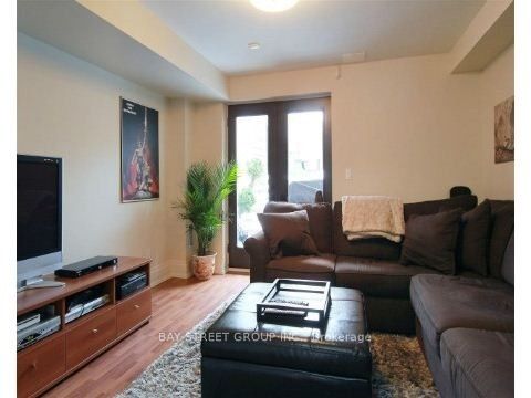 376 Lippincott Street, Toronto, ON M5S 2P7 photo 4