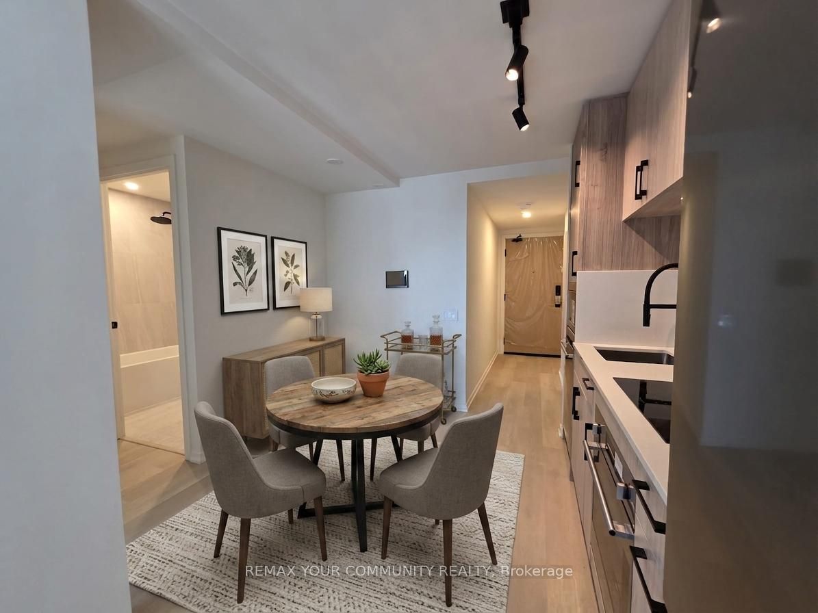 109 Erskine Avenue 1012, Toronto, ON M4P 0G6 photo 4