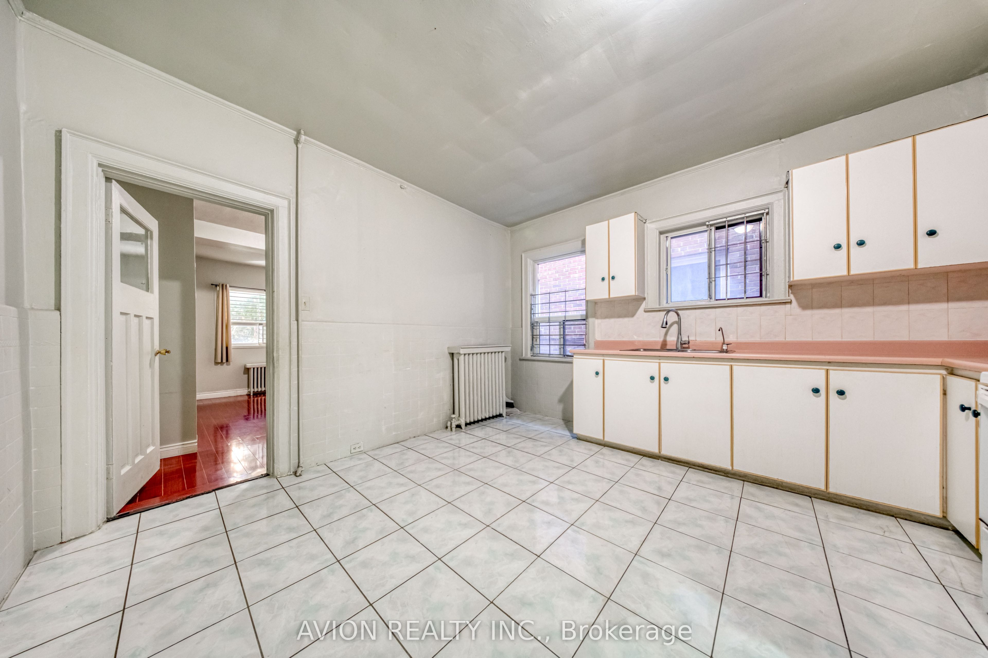 54 Ryerson Avenue, Toronto, ON M5T 2P5 photo 5