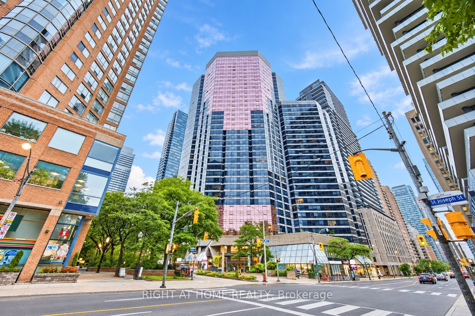 1001 Bay Street 402, Toronto, ON M5S 3A6