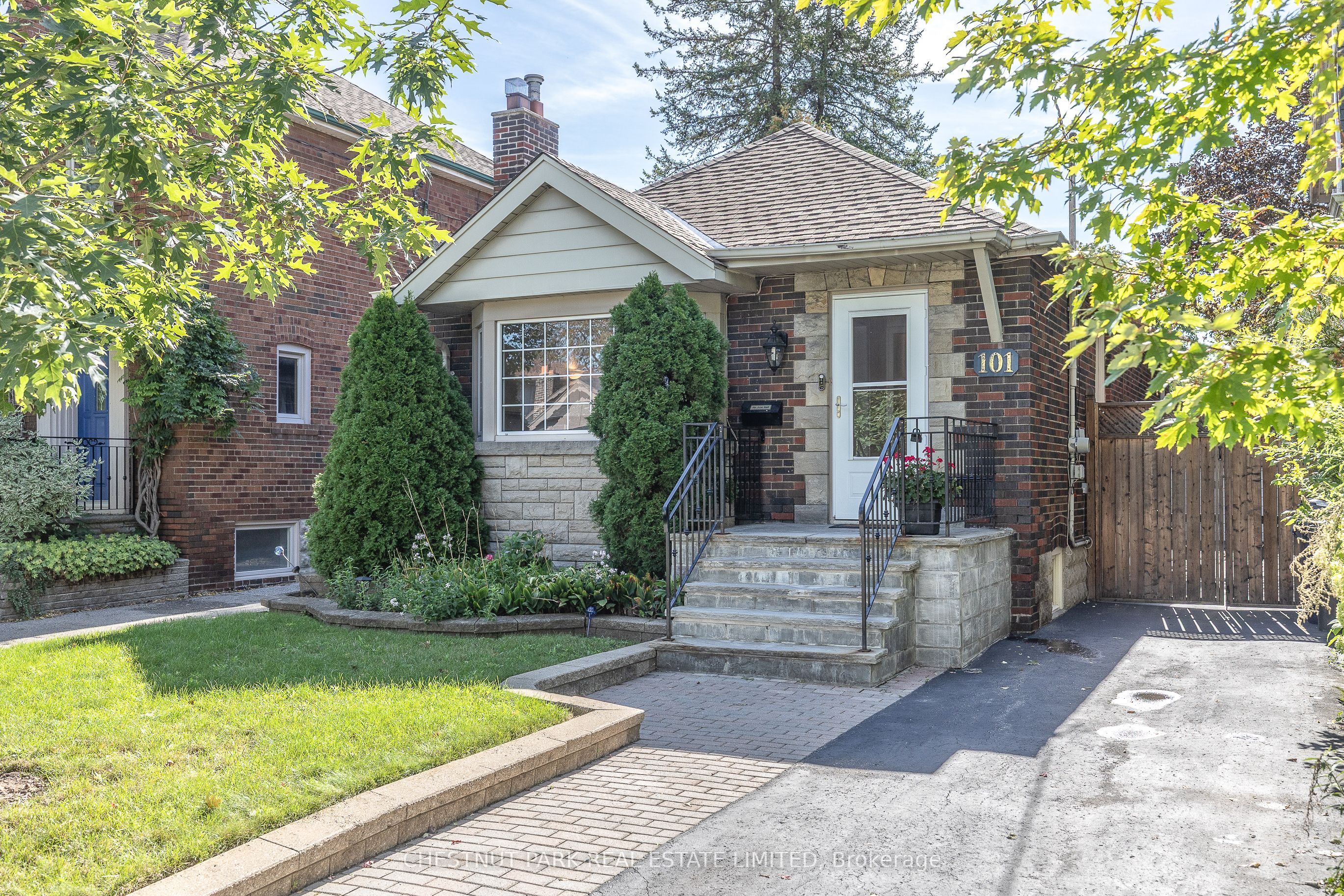 101 Southvale Drive, Toronto, ON M4G 1G4 photo 2