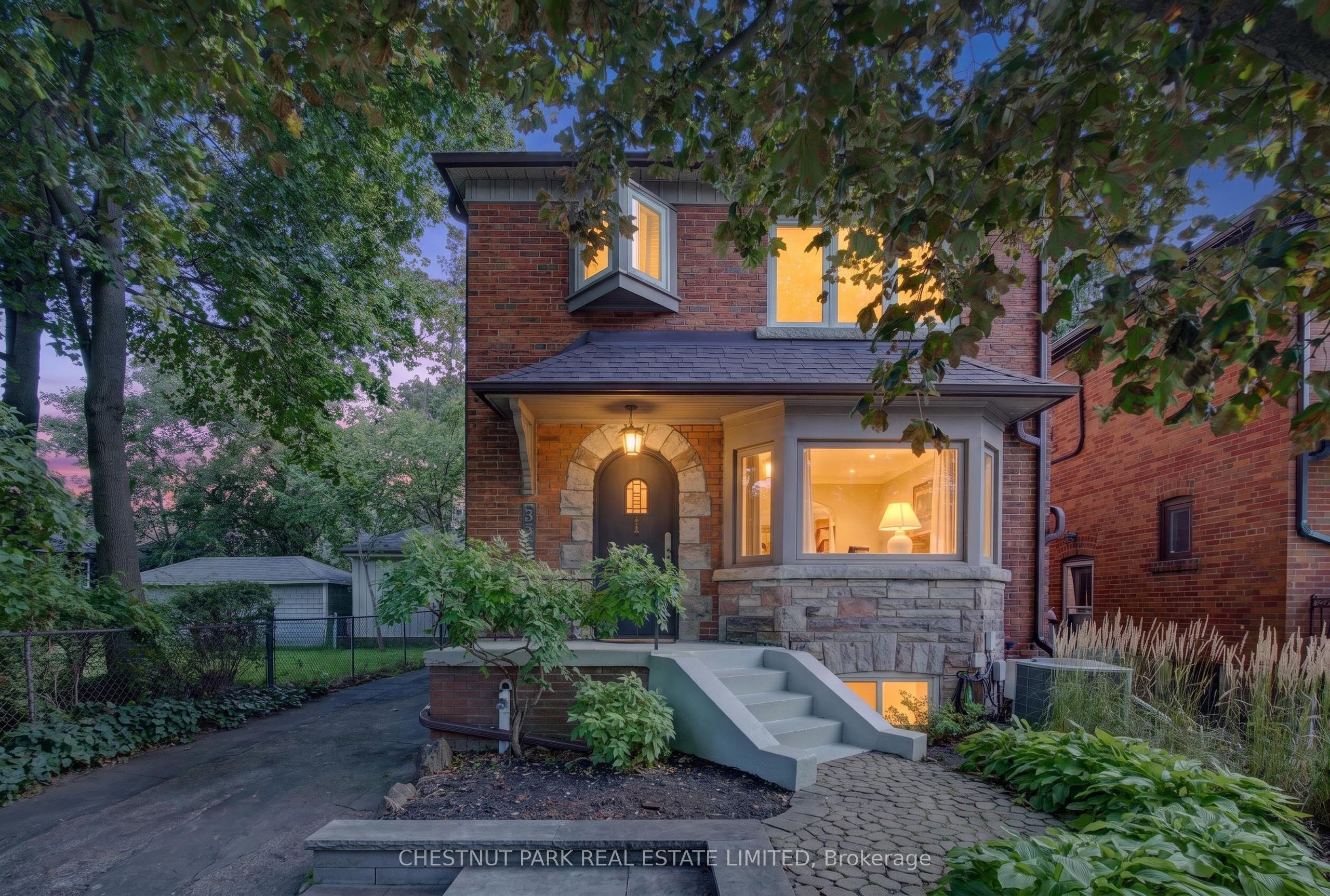 521 Sutherland Drive, Toronto, ON M4G 1K9