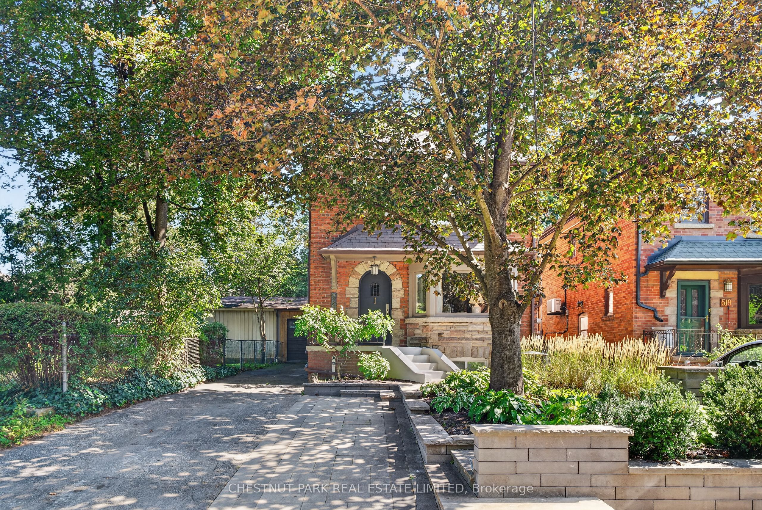 521 Sutherland Drive, Toronto, ON M4G 1K9 photo 2
