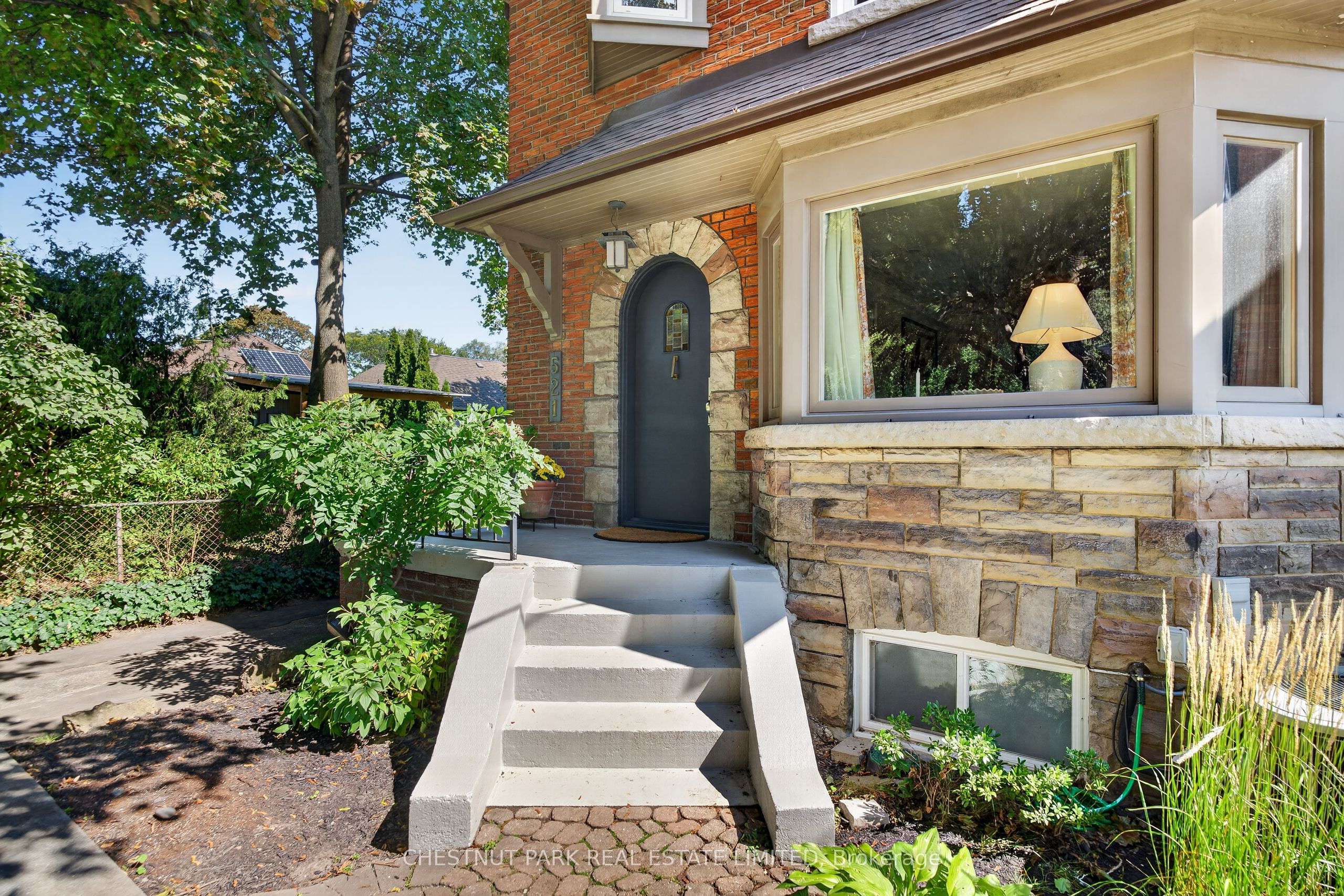 521 Sutherland Drive, Toronto, ON M4G 1K9 photo 3