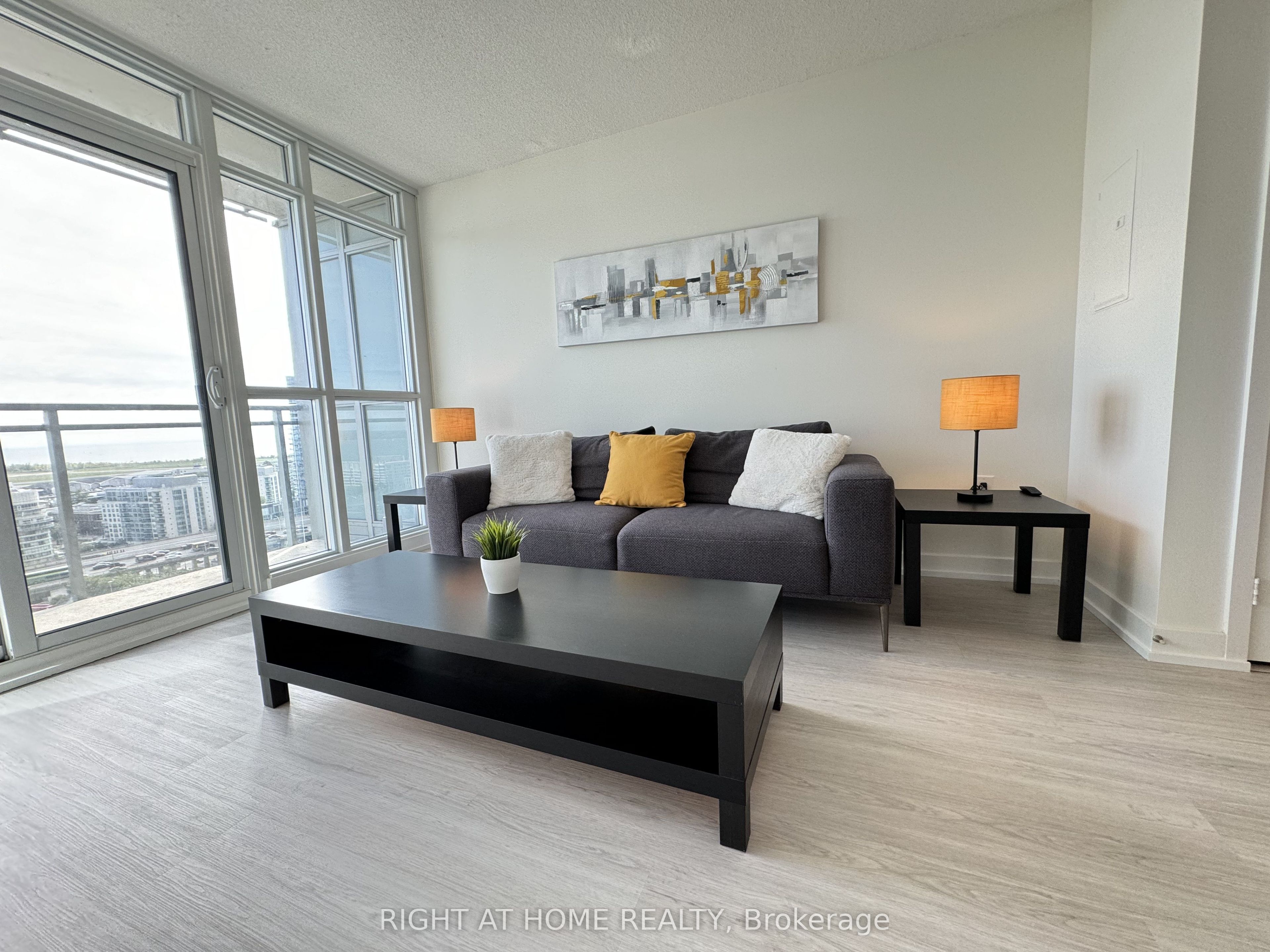 15 Iceboat Terrace 2107, Toronto, ON M5V 4A5 photo 3