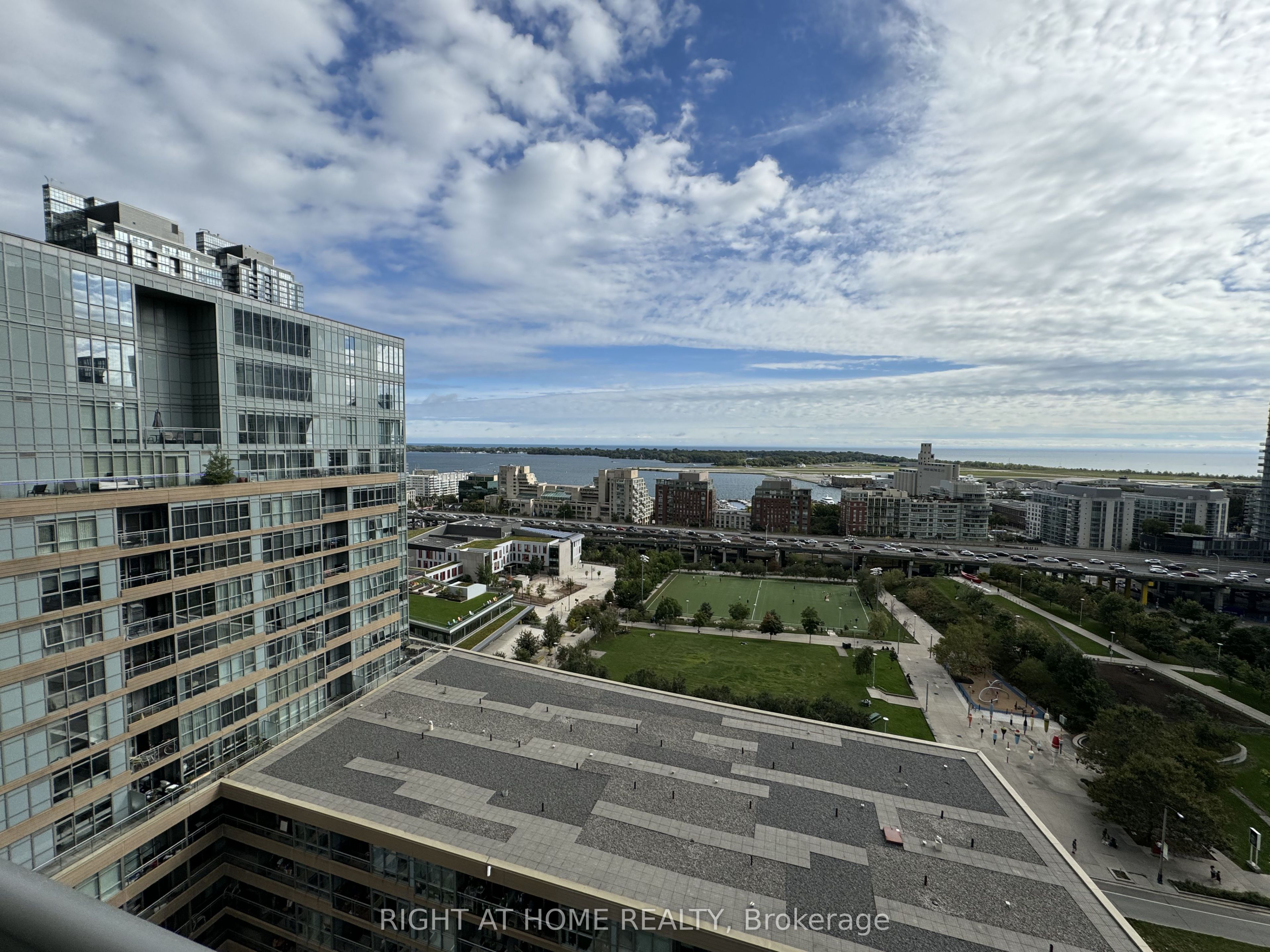 15 Iceboat Terrace 2107, Toronto, ON M5V 4A5 photo 4
