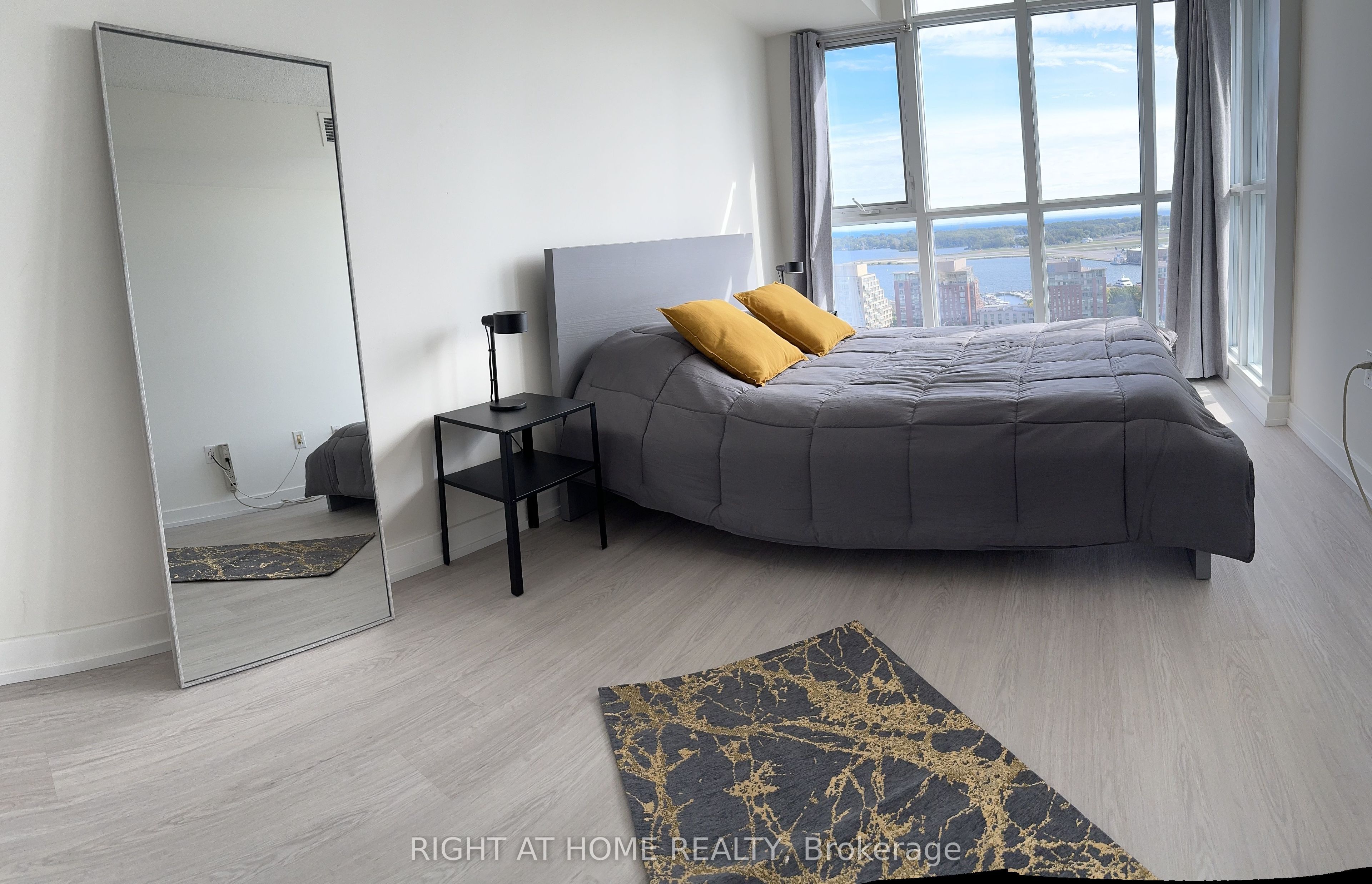 15 Iceboat Terrace 2107, Toronto, ON M5V 4A5 photo 5