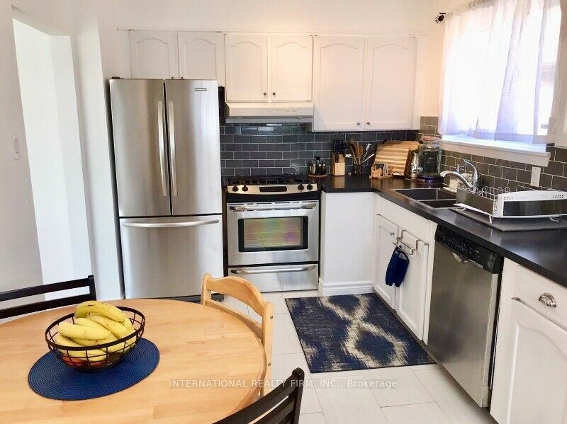 77 Elise Terrace Upper, Toronto, ON M2R 2W9