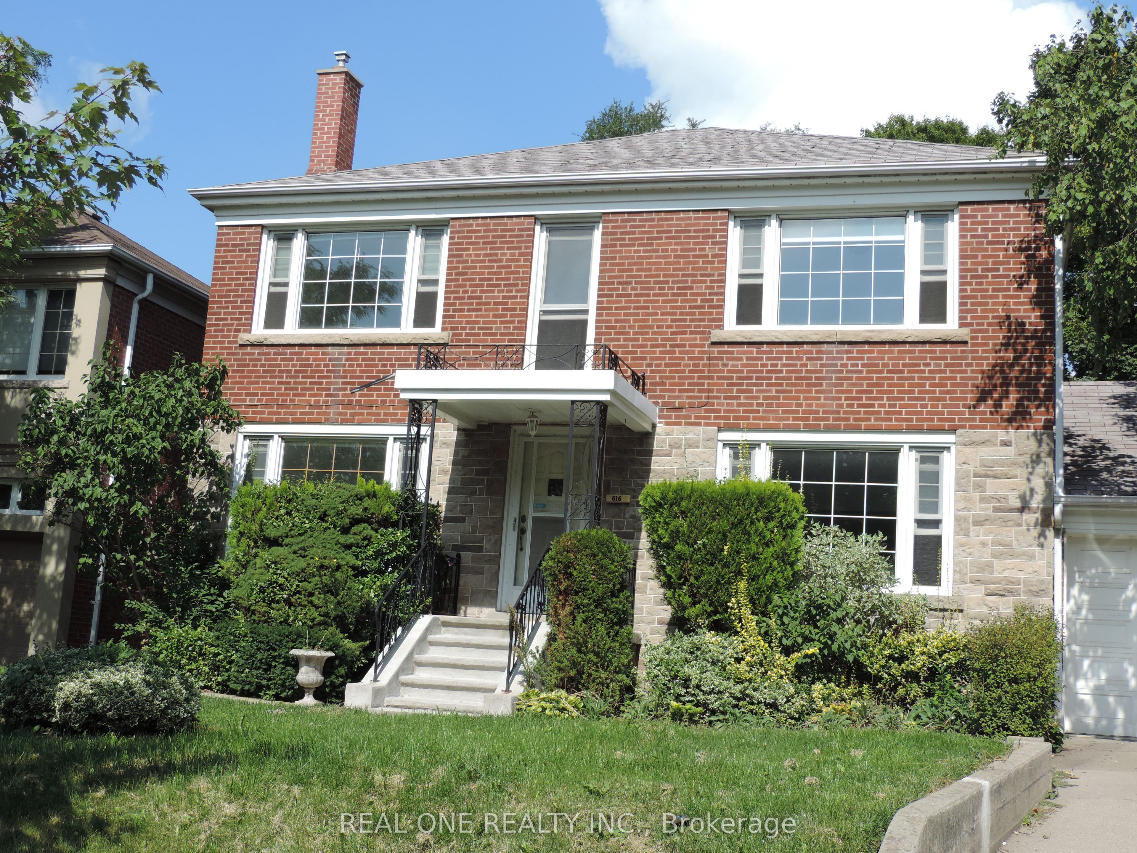 616 Briar Hill Avenue, Toronto, ON M5N 1N2 photo 2