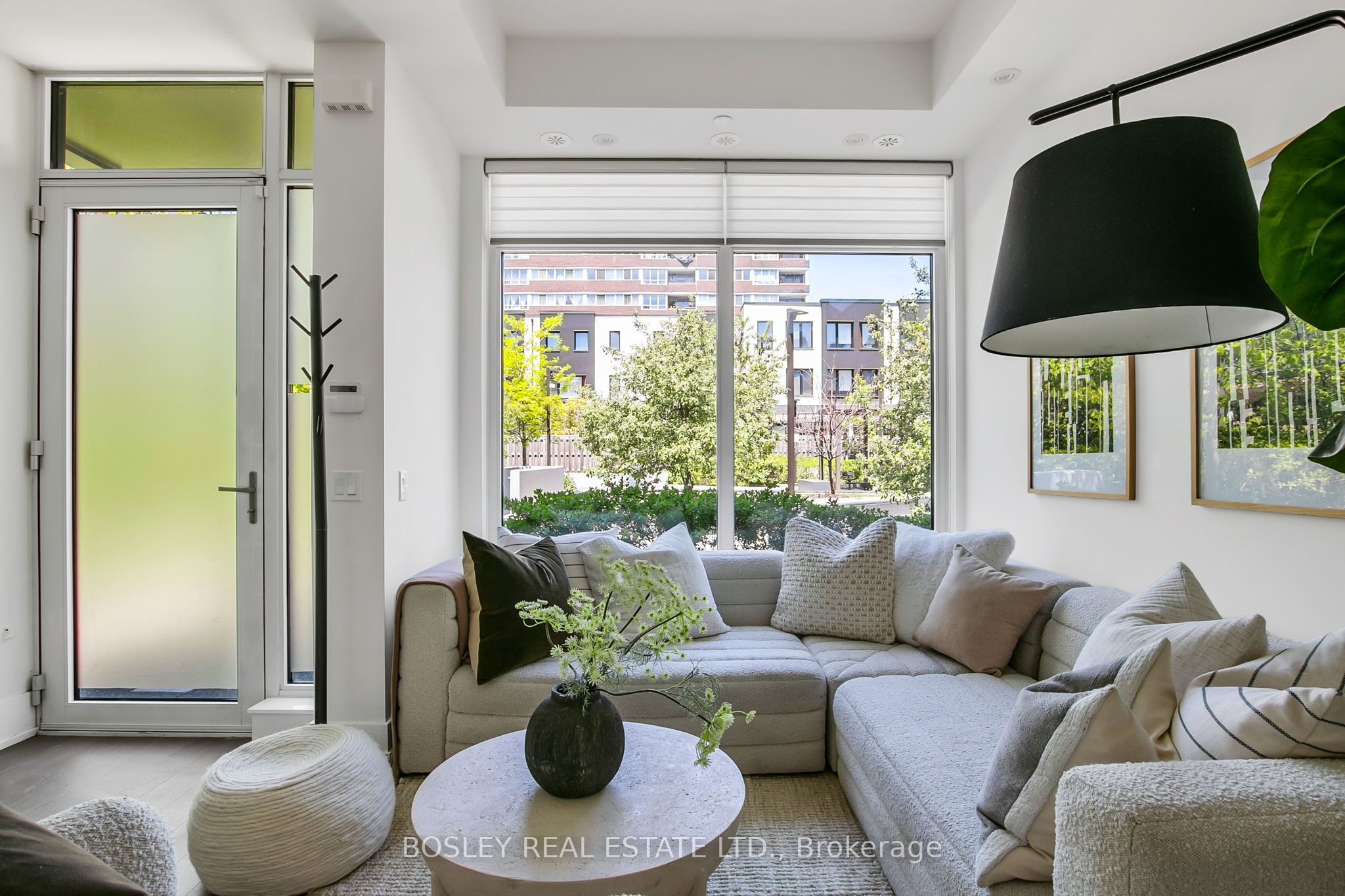 51 Paul Lane Gardens TH05, Toronto, ON M5T 2H6 photo 4