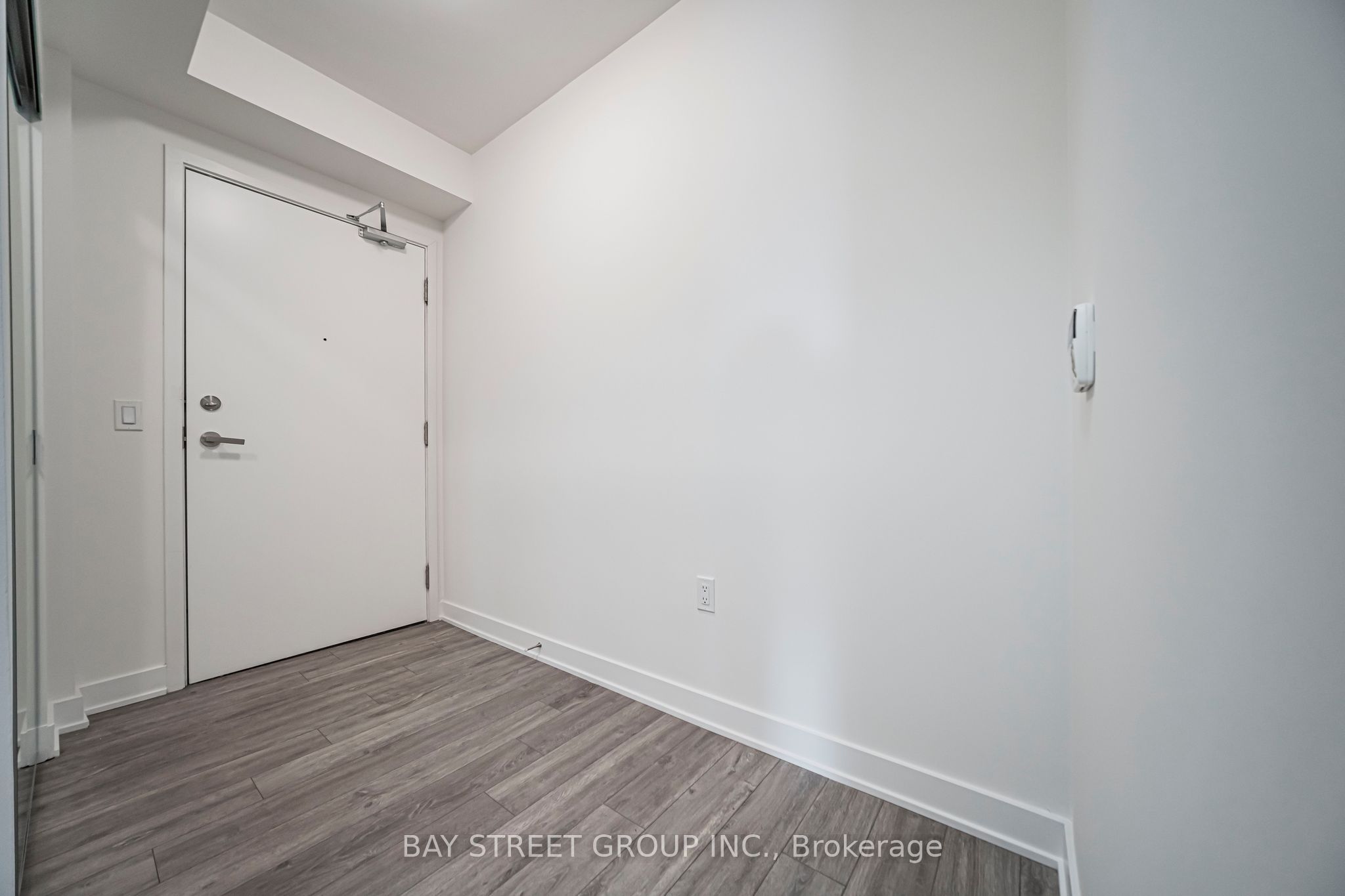 195 Redpath Avenue 2412, Toronto, ON M4P 0E4 photo 3
