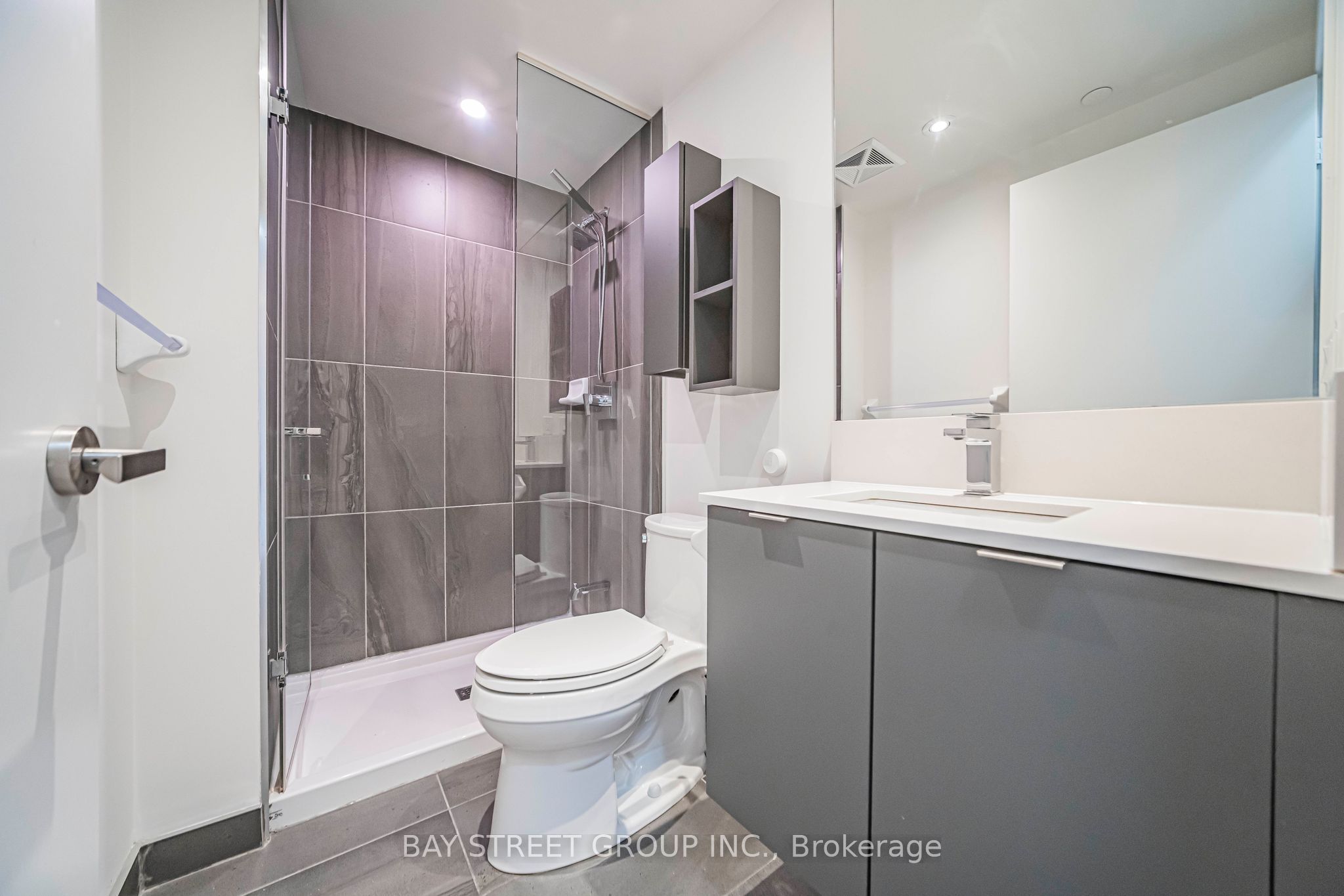195 Redpath Avenue 2412, Toronto, ON M4P 0E4 photo 5