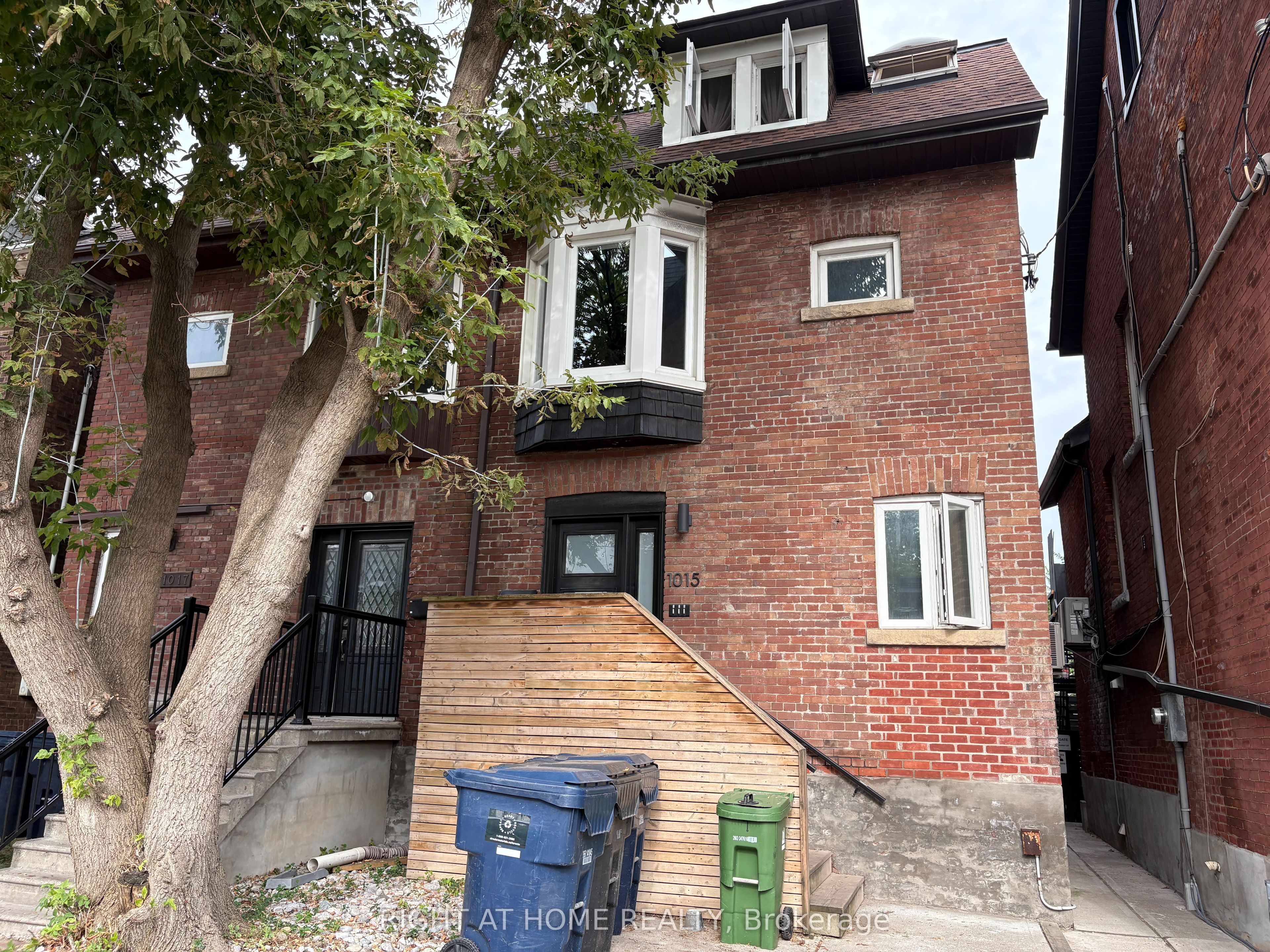 1015 Bathurst Street 2, Toronto, ON M5R 3G8