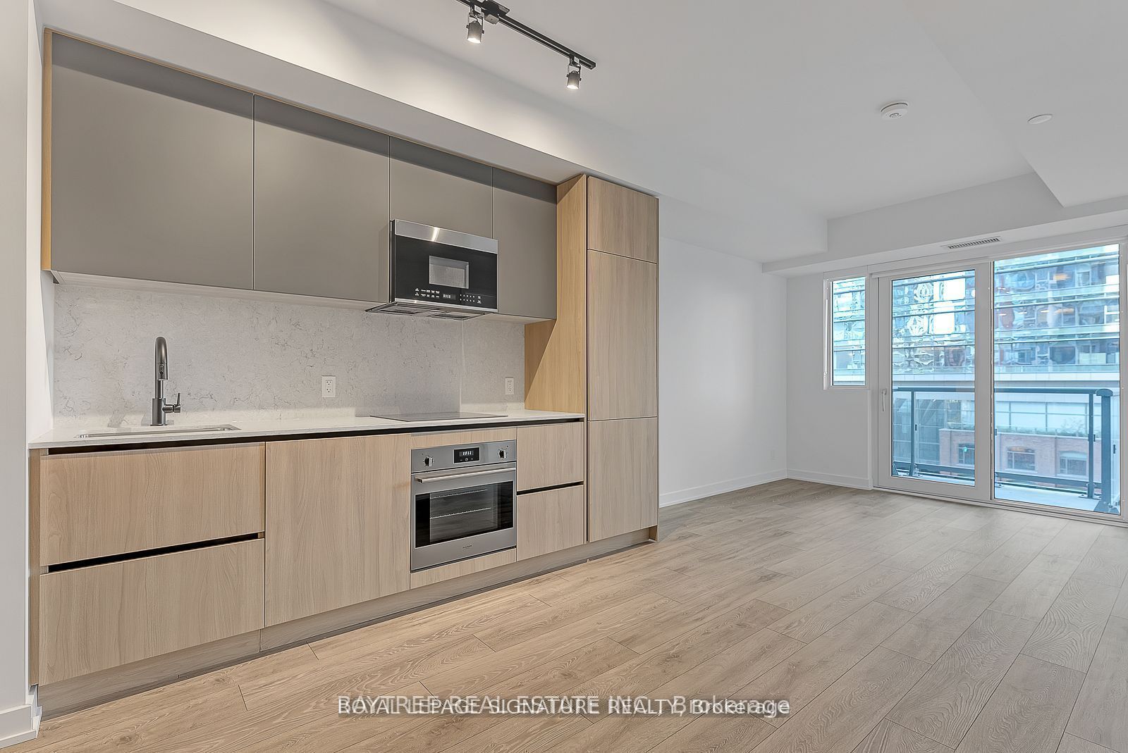 108 Peter Street 3001, Toronto, ON M5V 2G7 photo 2