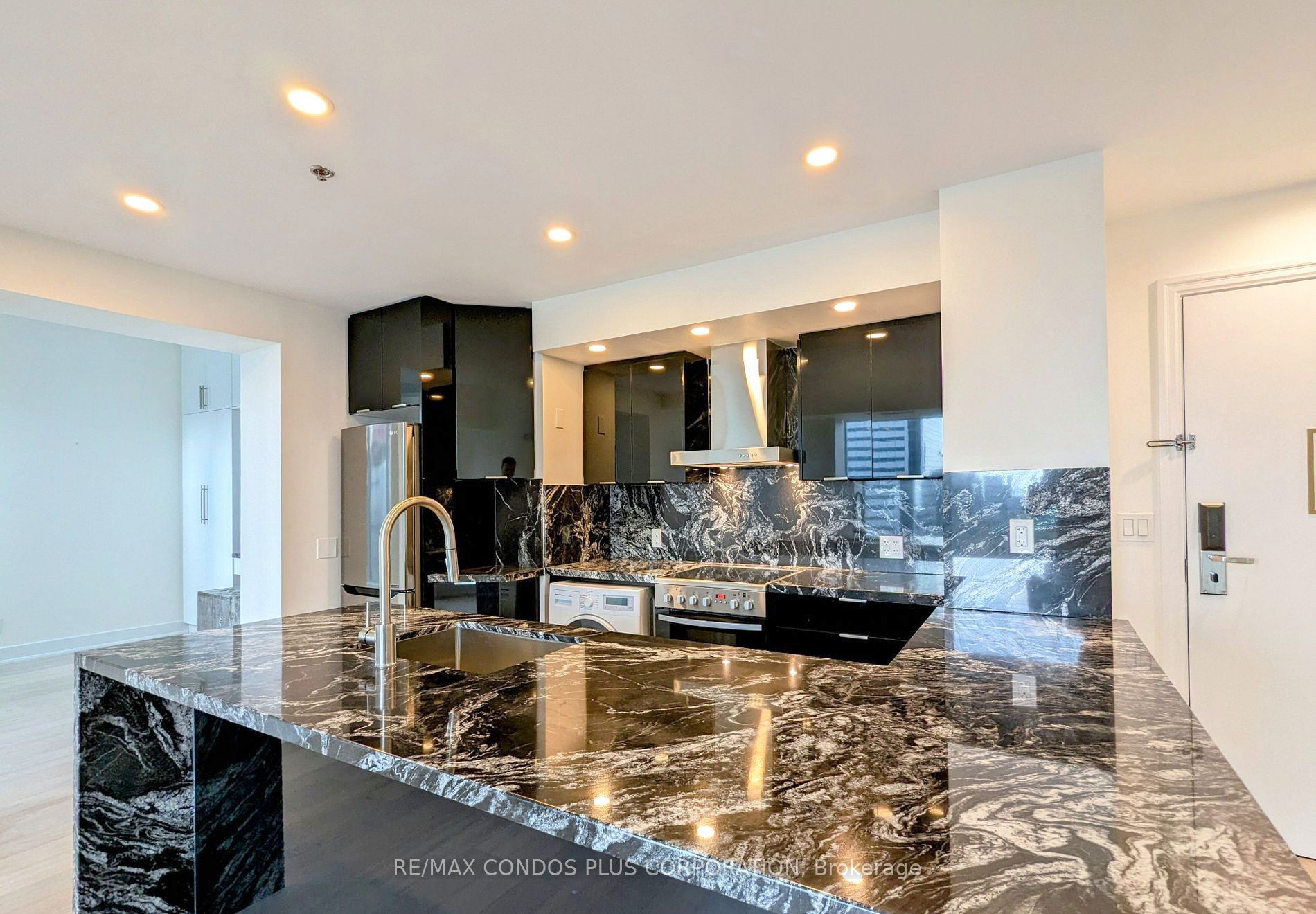 1 King Street W 4301, Toronto, ON M5H 1A1 photo 4